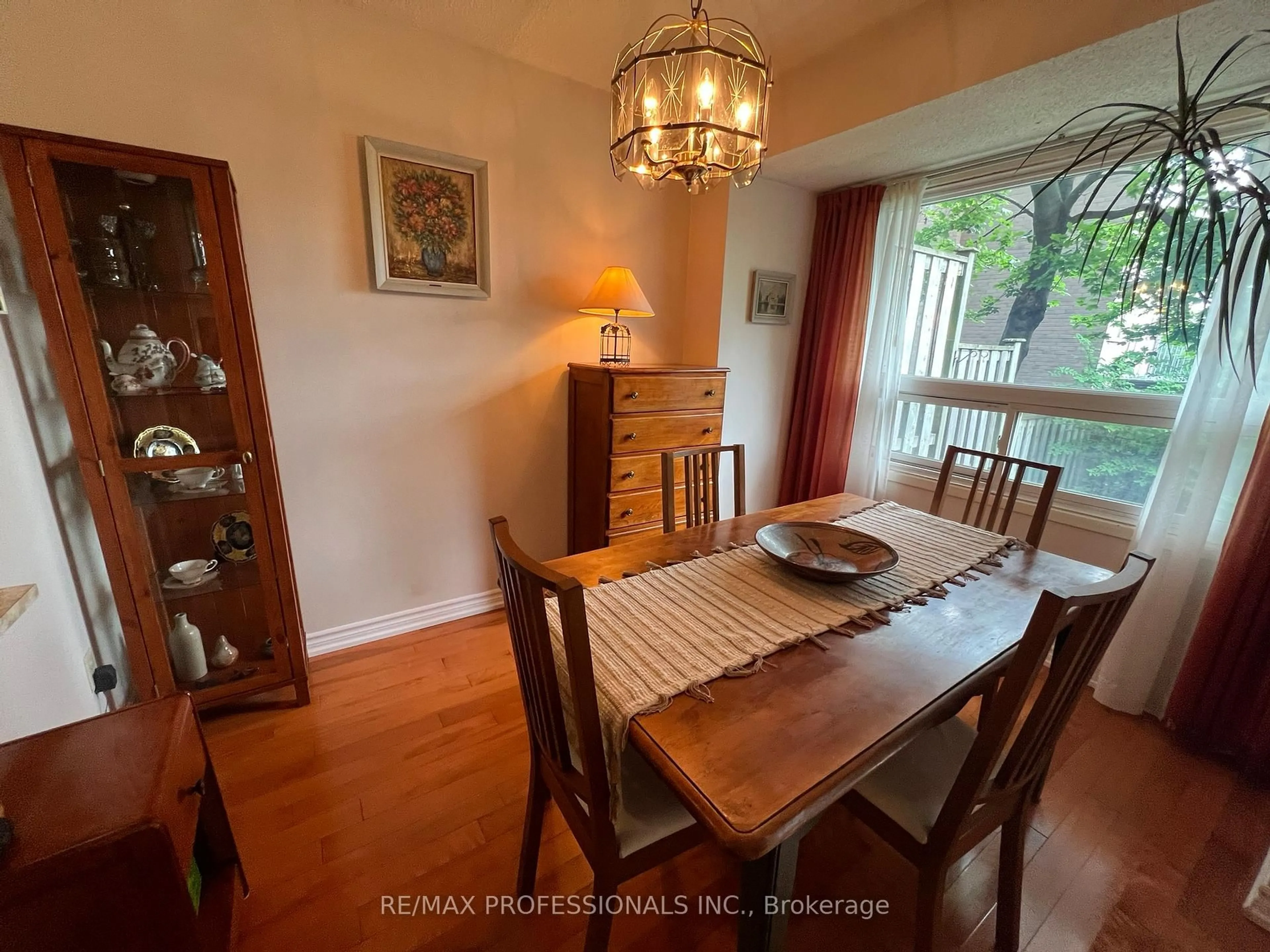 Dining room, unknown for 3345 Silverado Dr, Mississauga Ontario L5A 2V1