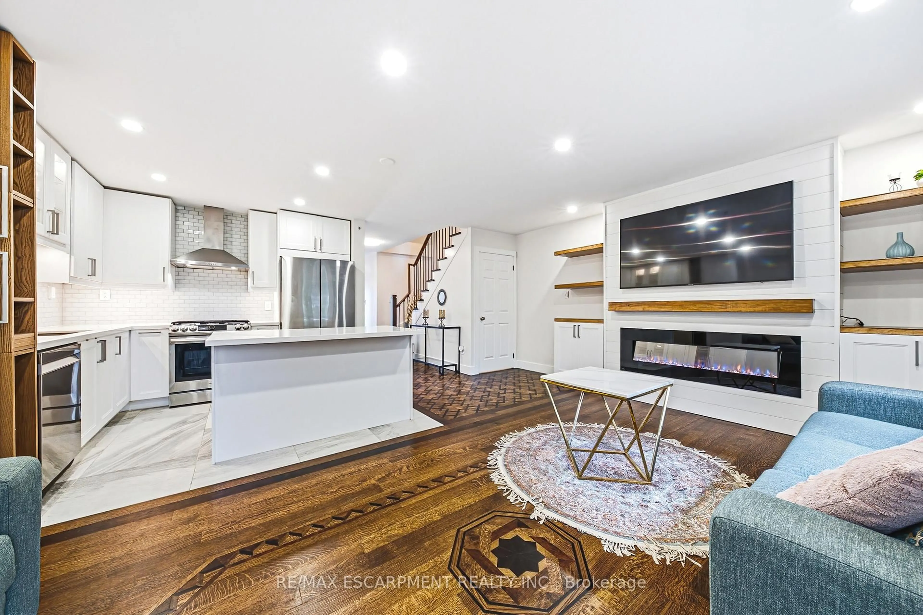 Open concept kitchen, unknown for 2116 Prospect St #C, Burlington Ontario L7R 1Y9