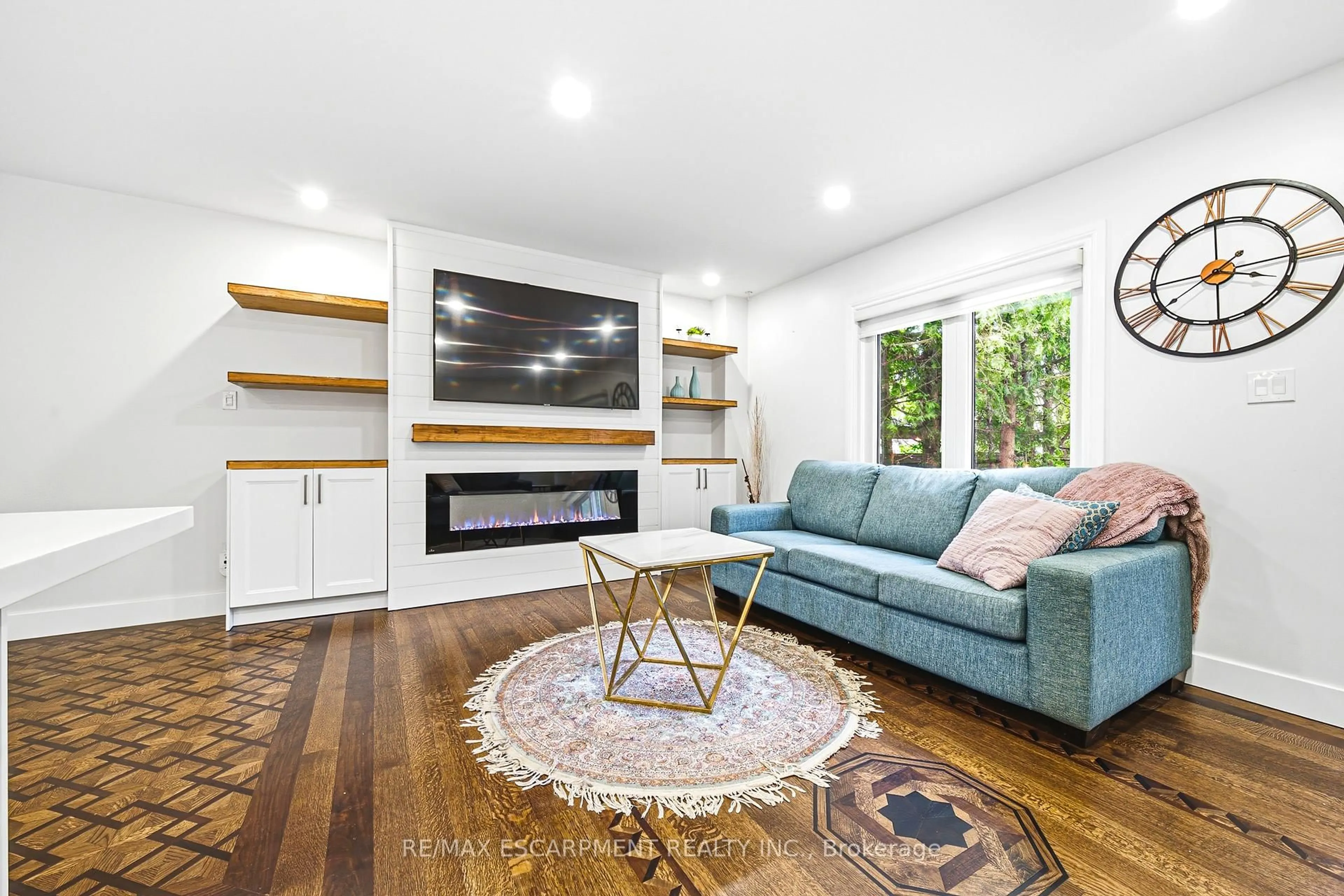 Living room with furniture, unknown for 2116 Prospect St #C, Burlington Ontario L7R 1Y9