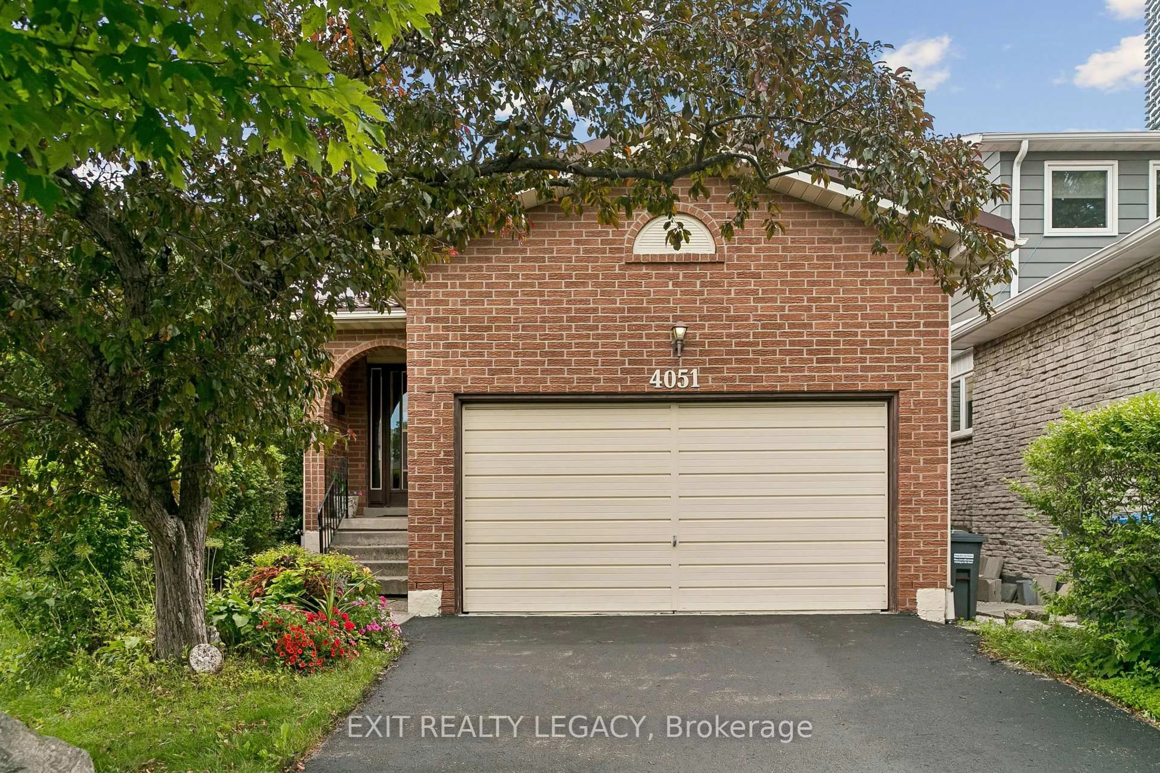 Home with brick exterior material, street for 4051 Pavillion Crt, Mississauga Ontario L5B 2V9