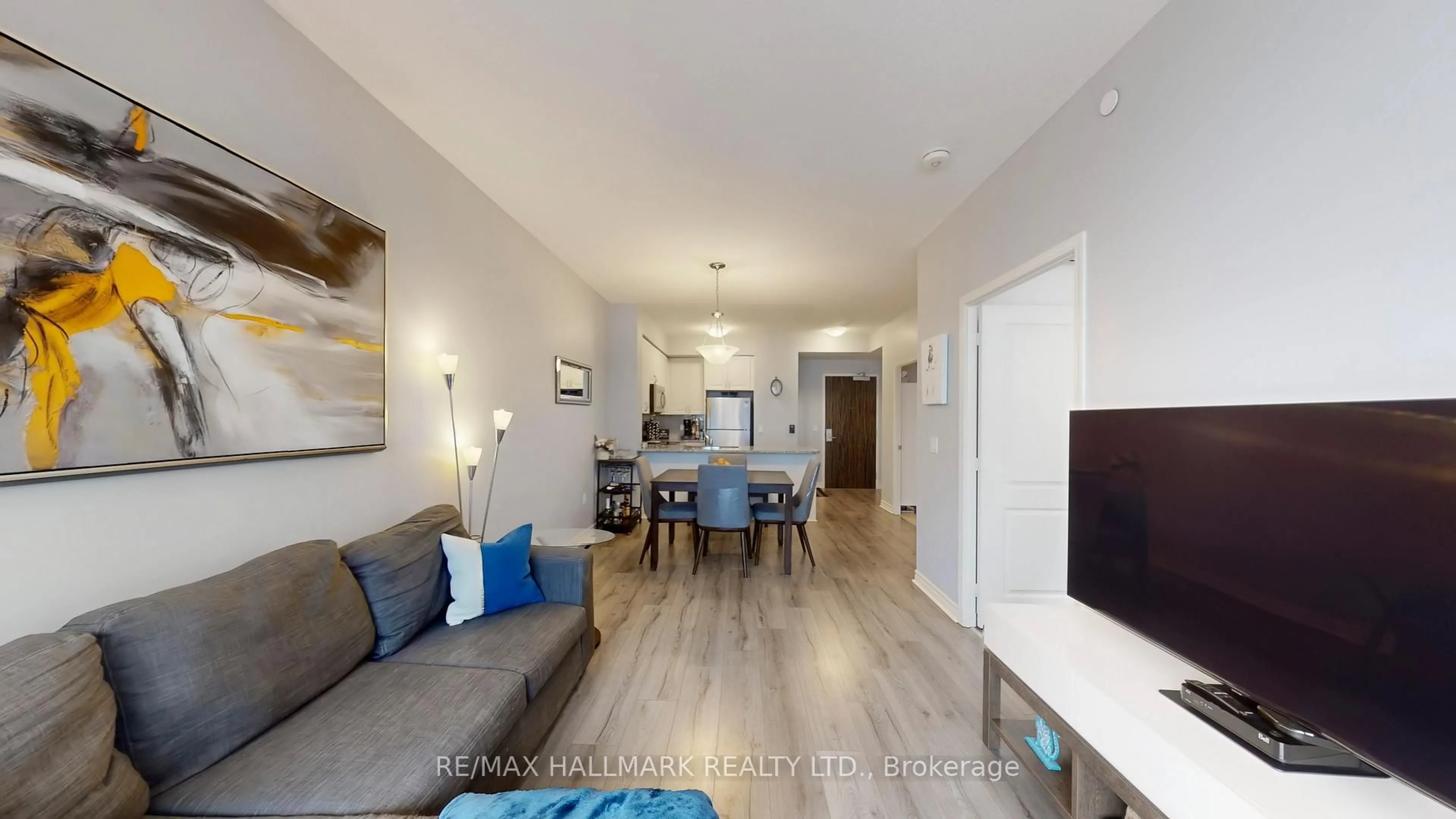 Living room with furniture, wood/laminate floor for 349 Rathburn Rd #910, Mississauga Ontario L5B 0G9