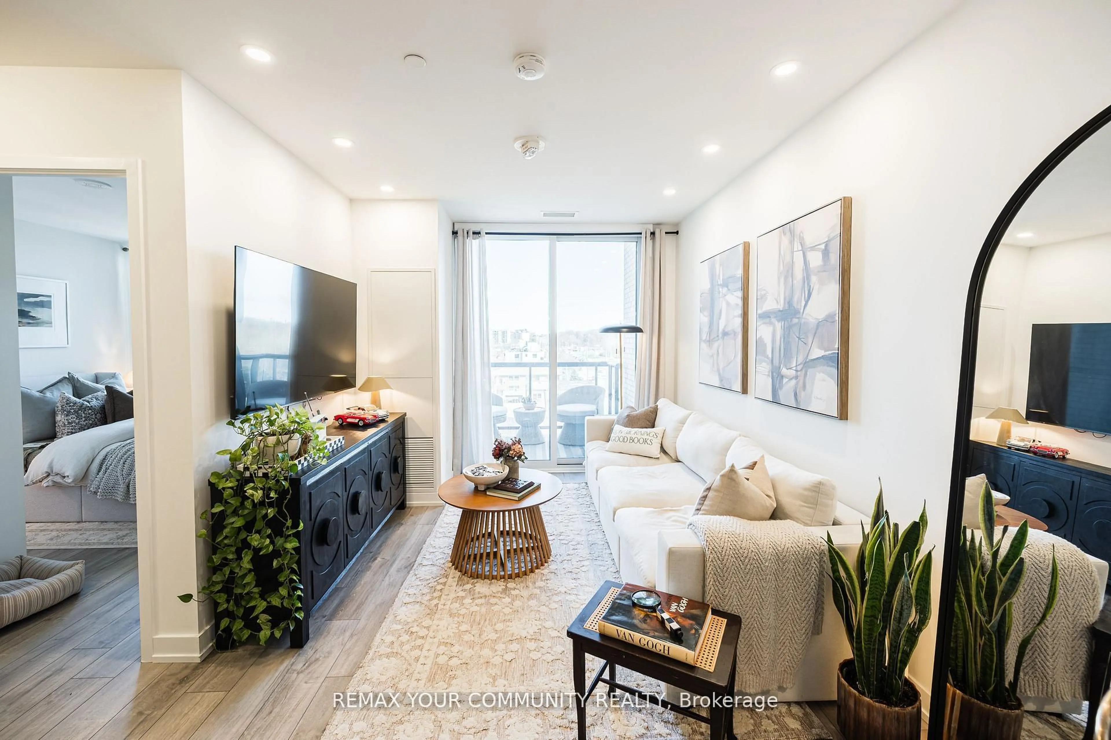 Living room with furniture, unknown for 3100 Keele St #614, Toronto Ontario M3M 0E1
