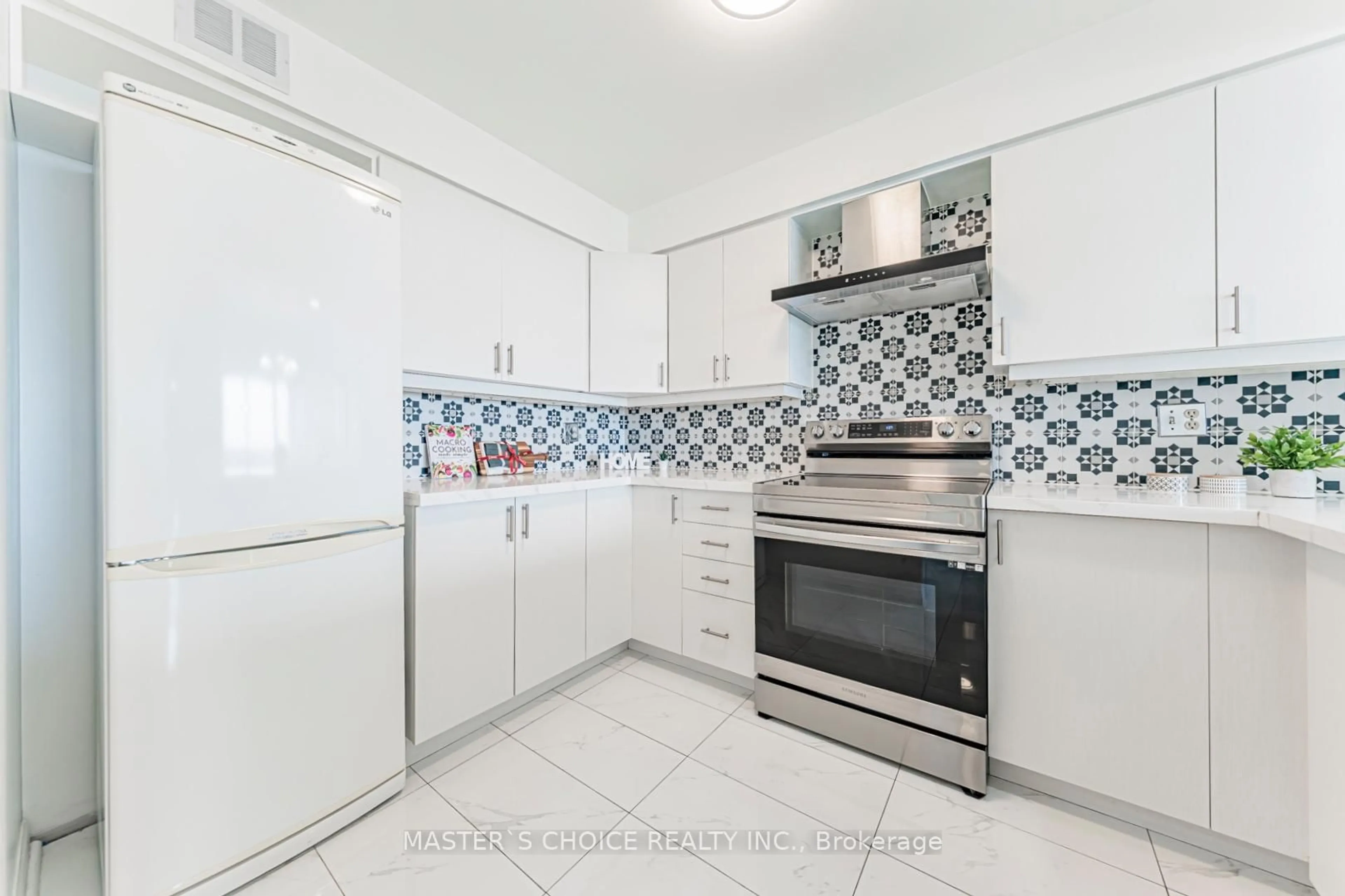 Standard kitchen, ceramic/tile floor for 50 Eglinton Ave #1110, Mississauga Ontario L5R 3P5