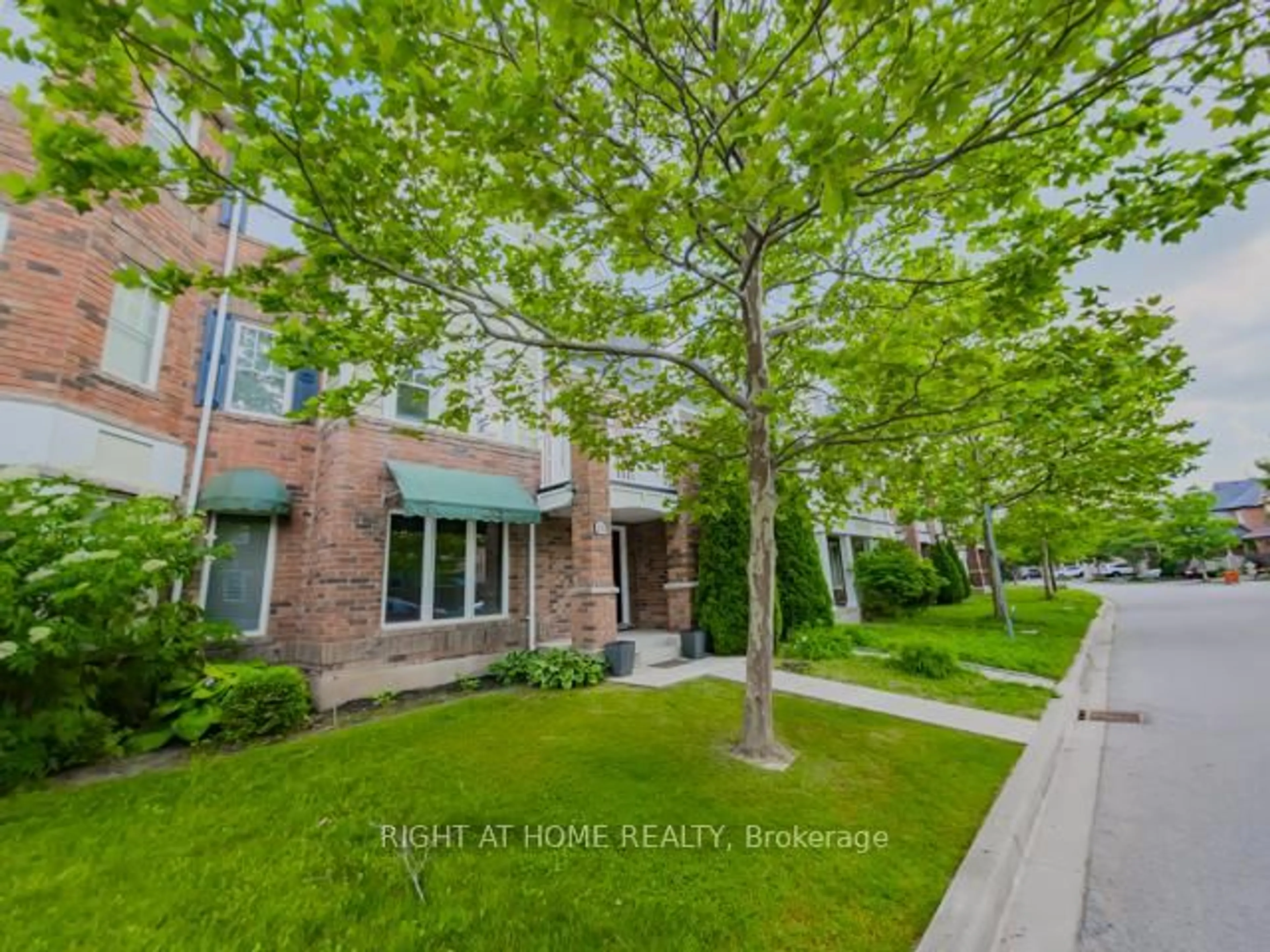 A pic from outside/outdoor area/front of a property/back of a property/a pic from drone, street for 202 Magurn Gate, Milton Ontario L9T 7B4