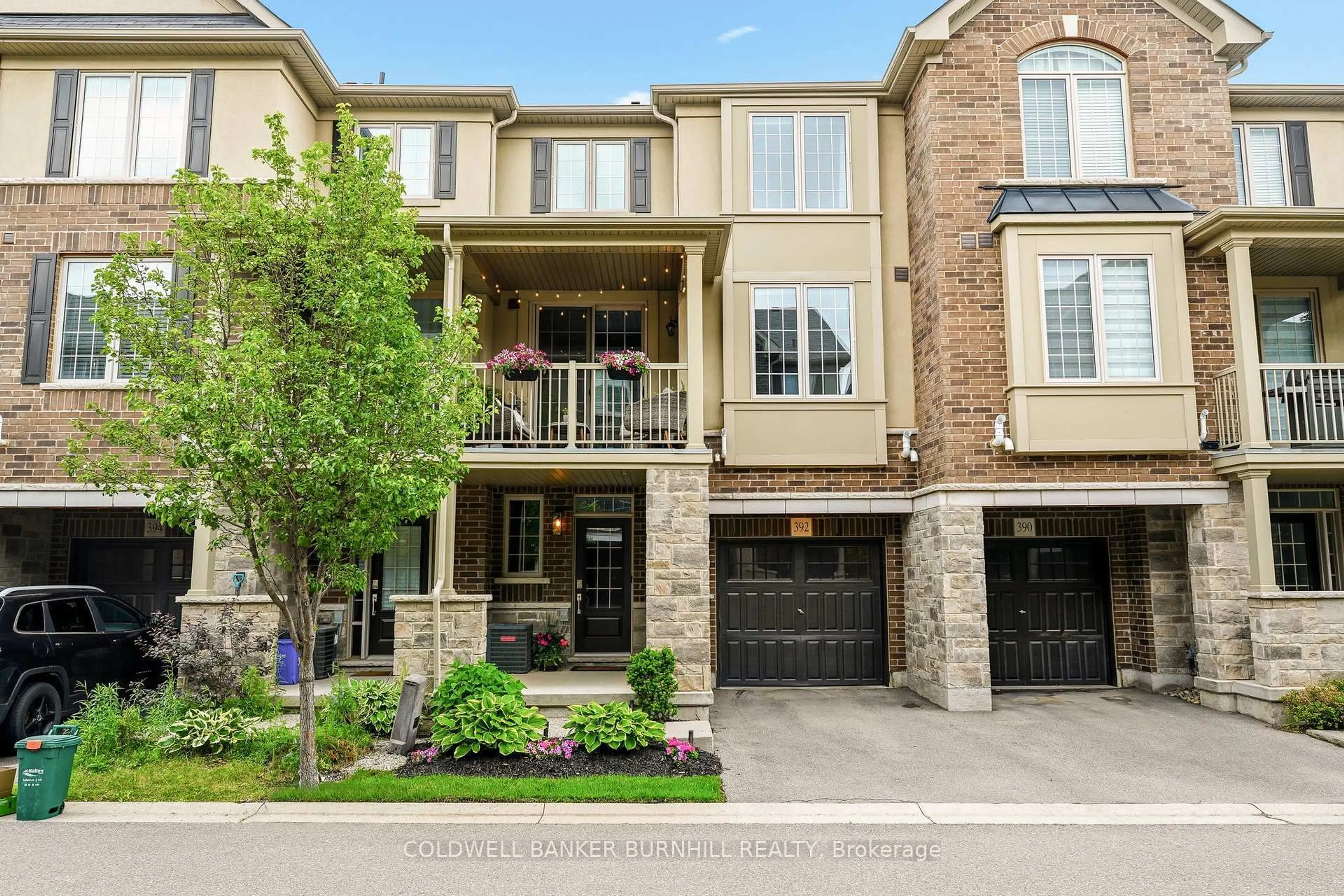 Home with brick exterior material, street for 392 Cranbrook Common, Oakville Ontario L6H 0P9