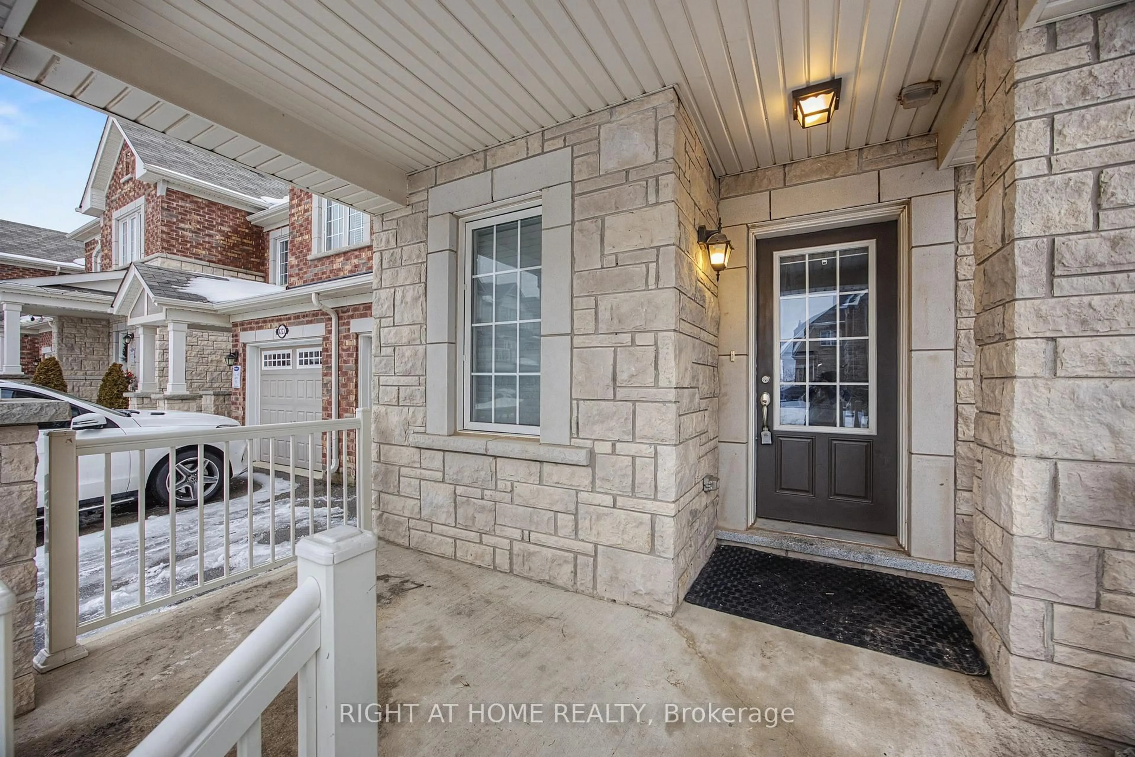 Indoor entryway for 1235 Mulroney Hts, Milton Ontario L9E 1G1