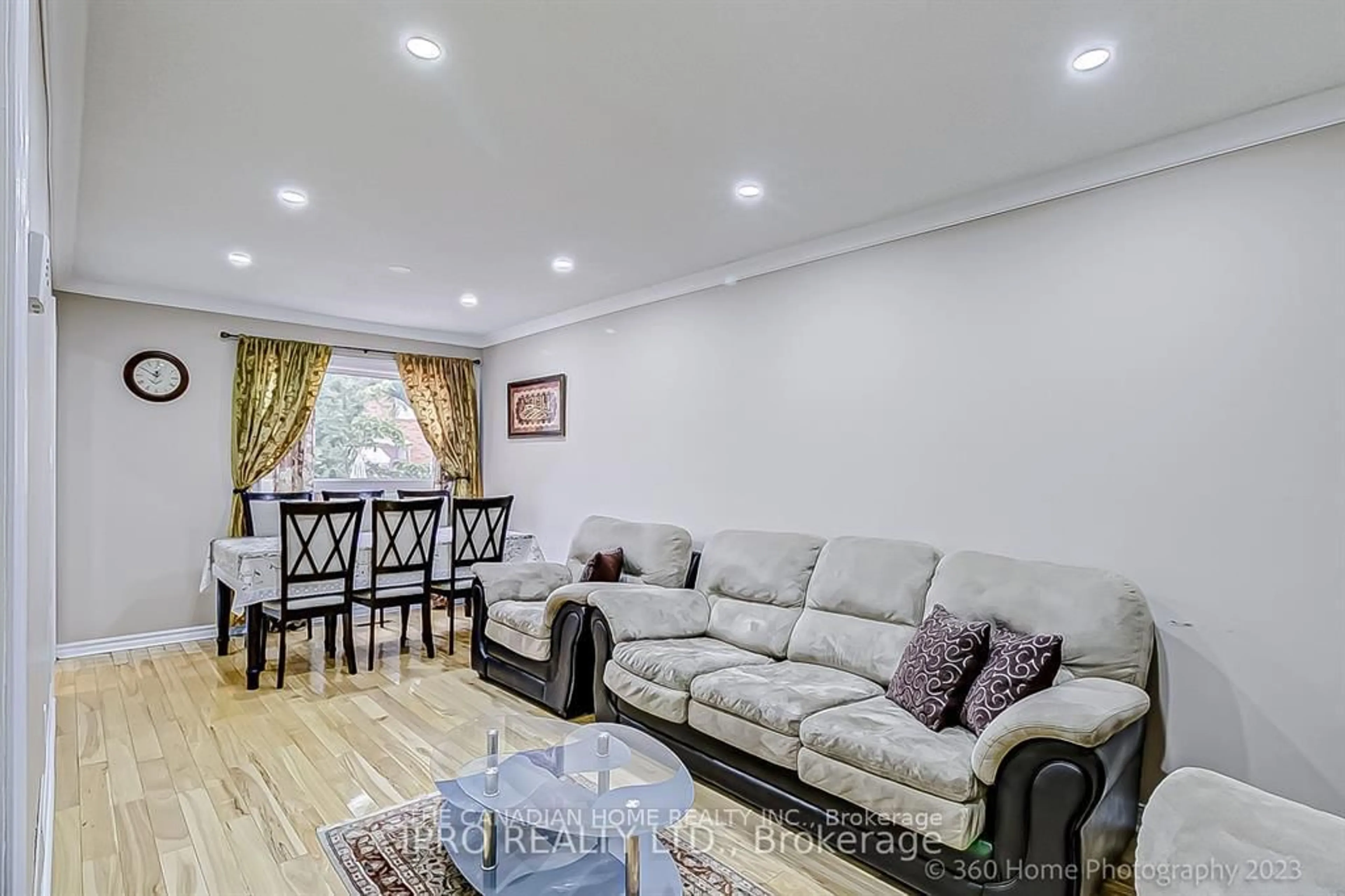 Living room with furniture, wood/laminate floor for 5244 Cinnamon Rd, Mississauga Ontario L5V 1T3