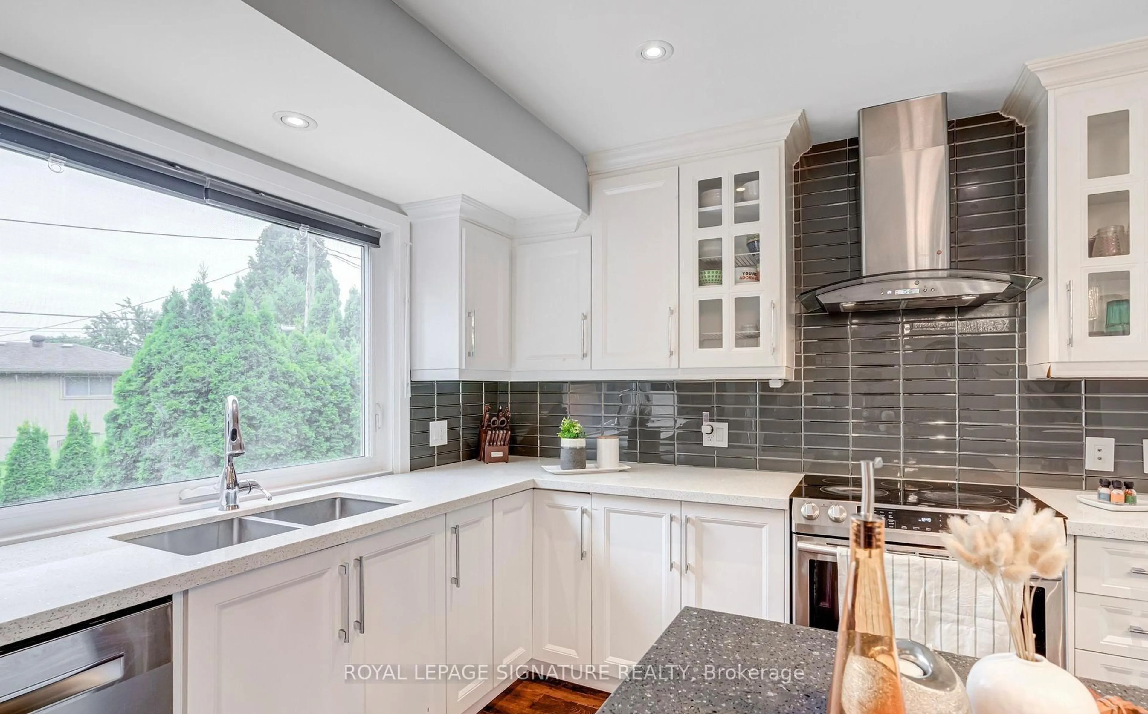 Contemporary kitchen, ceramic/tile floor for 625 Braemore Rd, Burlington Ontario L7N 3E6