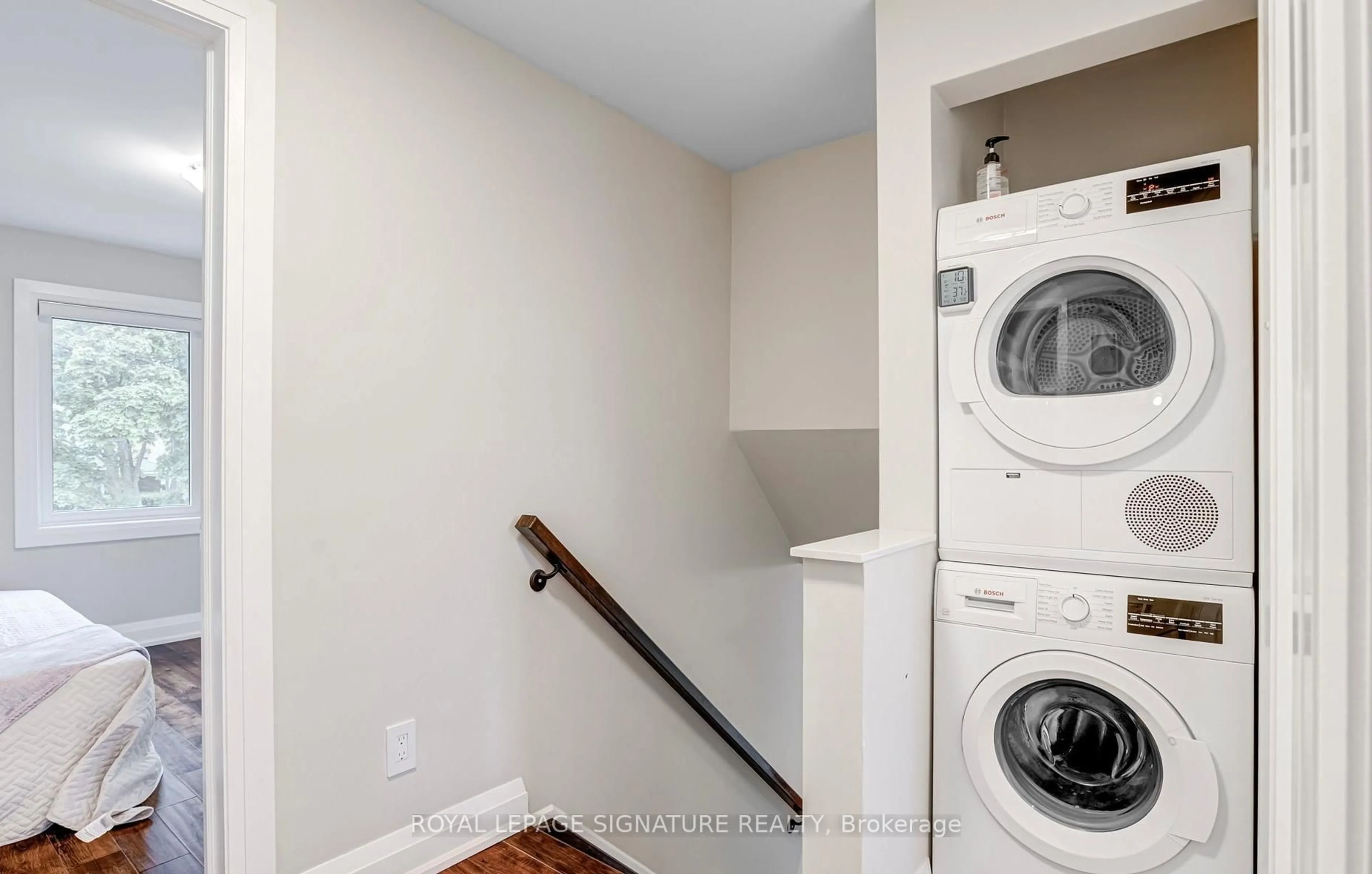 Laundry room for 625 Braemore Rd, Burlington Ontario L7N 3E6