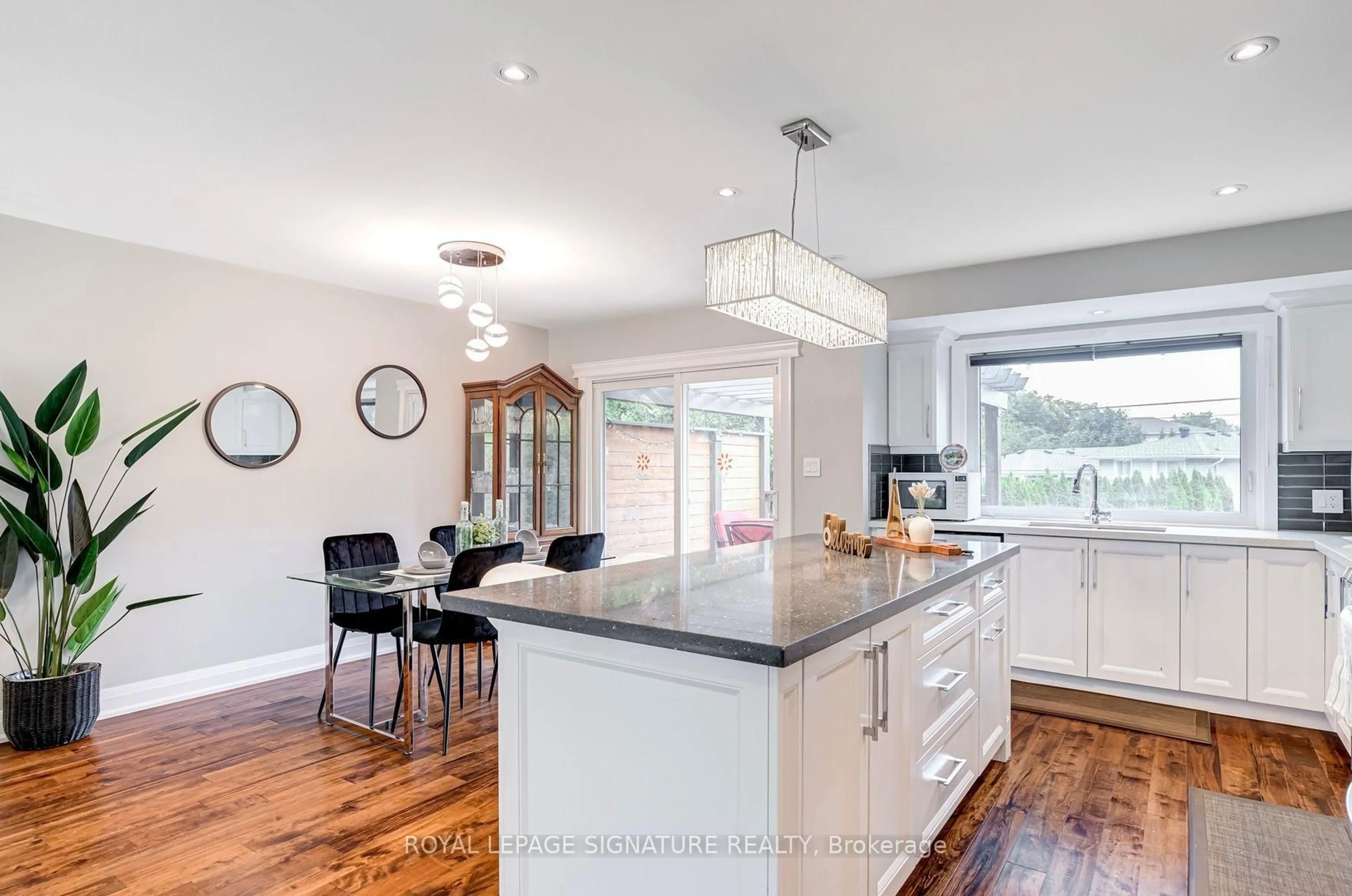 Contemporary kitchen, unknown for 625 Braemore Rd, Burlington Ontario L7N 3E6