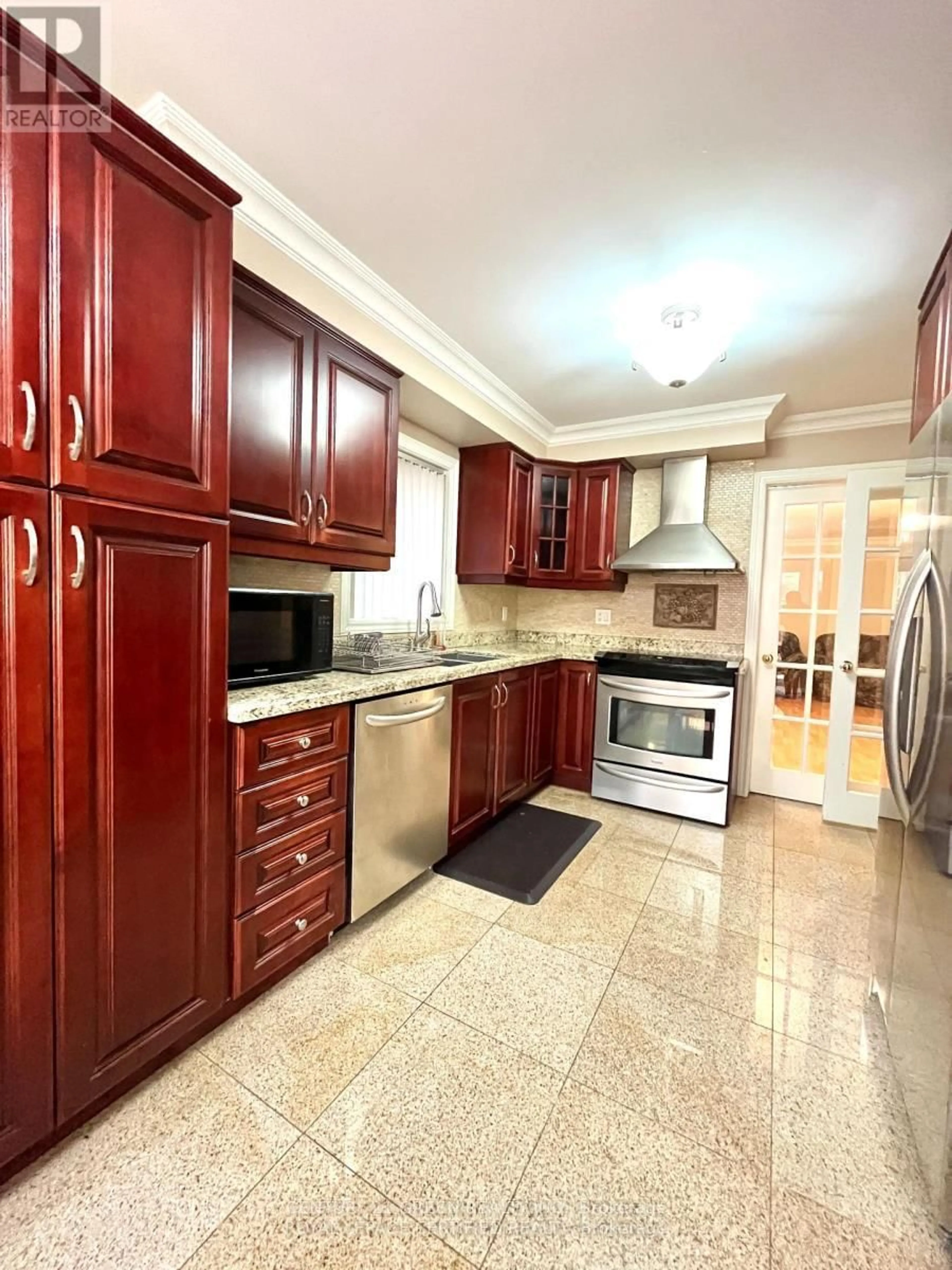 Standard kitchen, ceramic/tile floor for 215 Kingknoll Dr, Brampton Ontario L6Y 4X4
