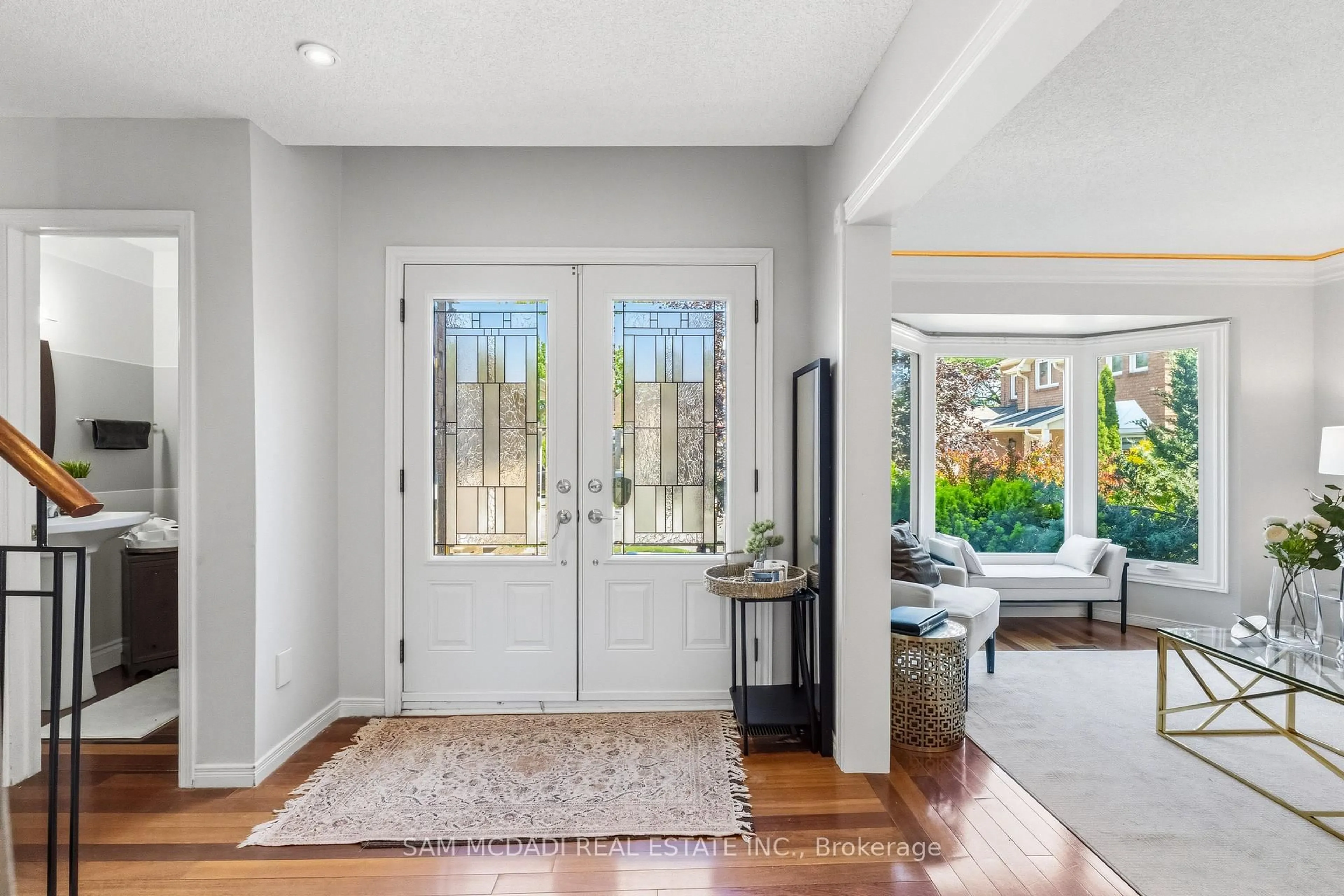 Indoor entryway for 6643 Mockingbird Lane, Mississauga Ontario L5N 5K2