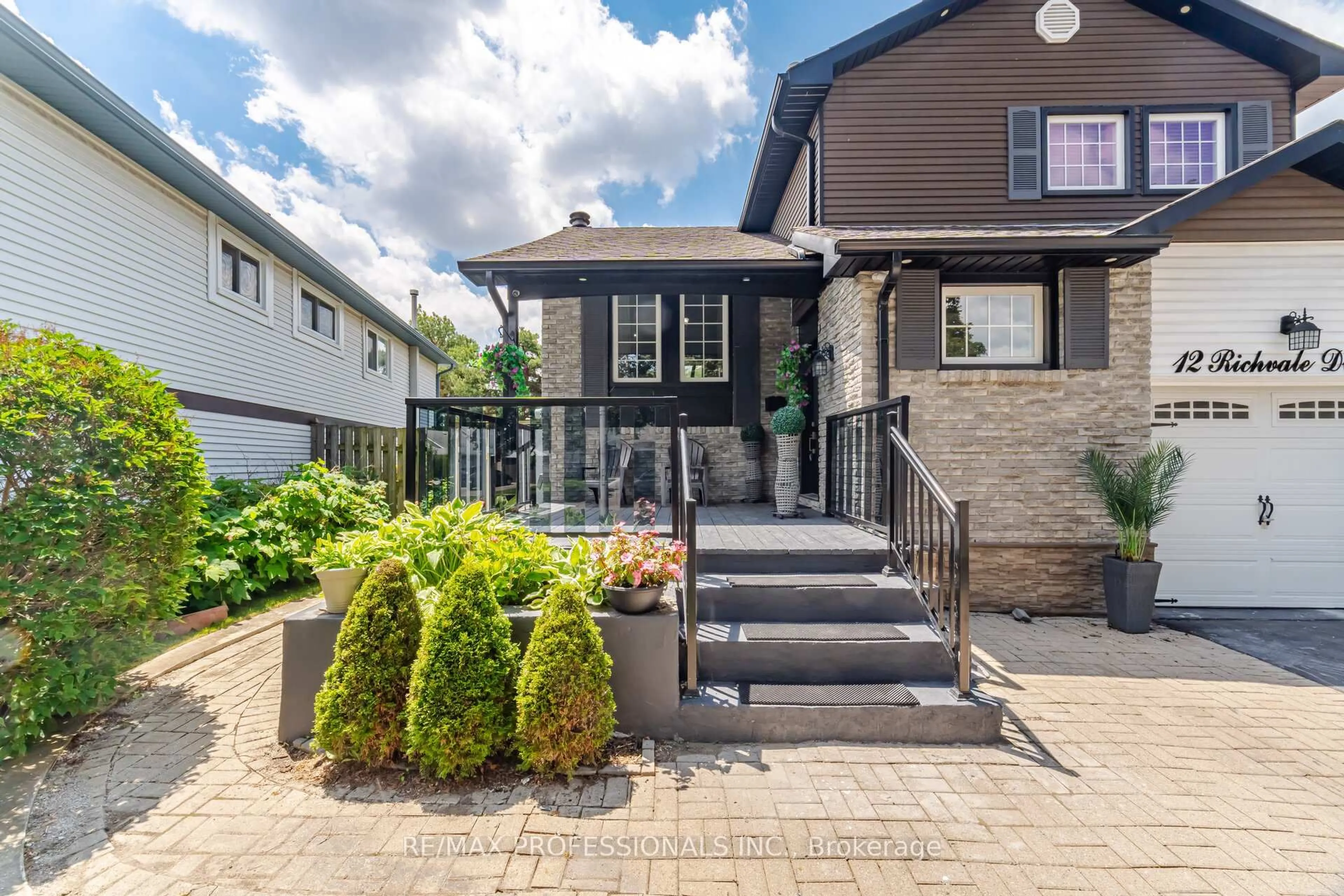 Patio, street for 12 Richvale Dr, Brampton Ontario L6Z 1M4