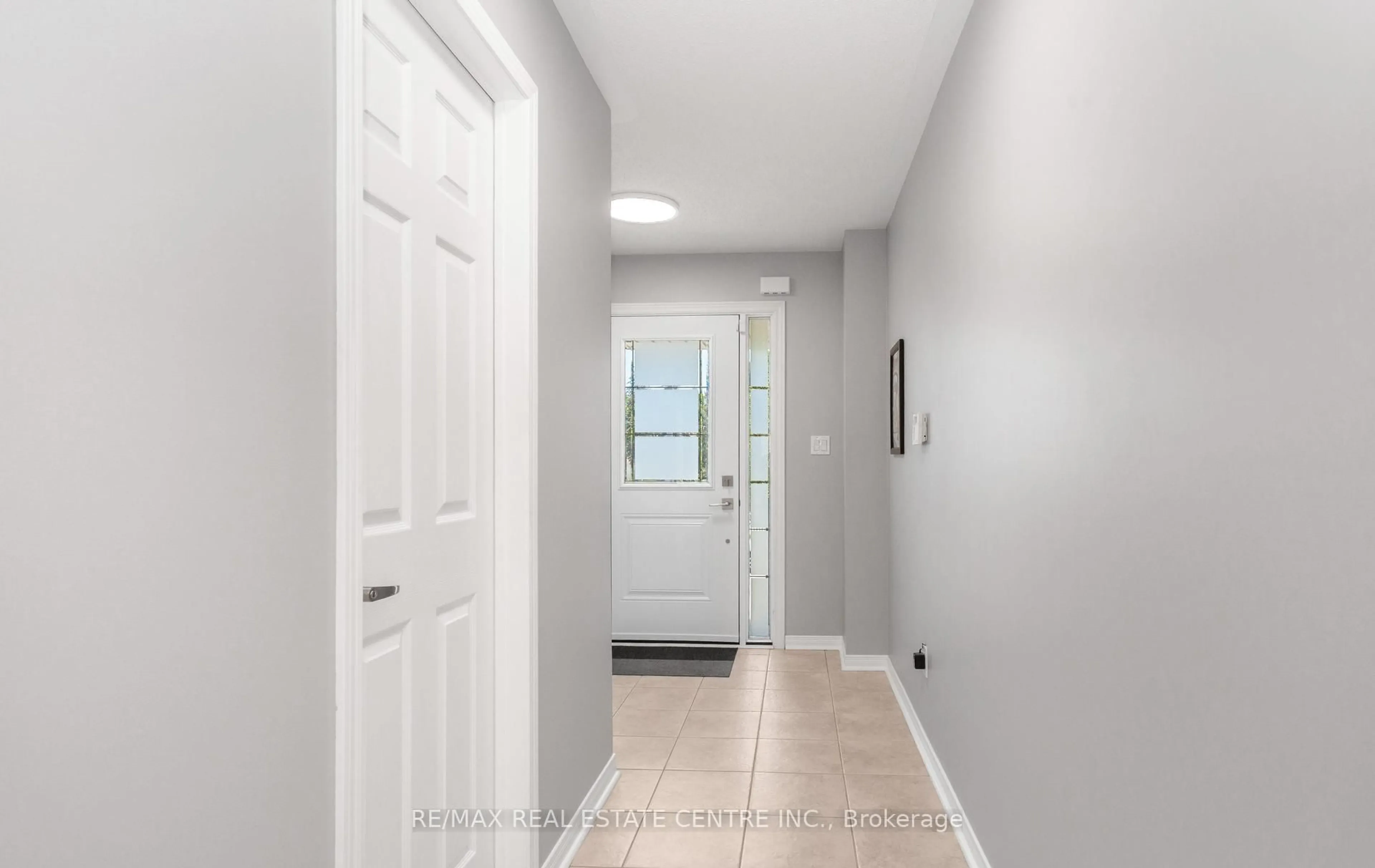 Indoor entryway for 49 Teal Crest Circ, Brampton Ontario L6X 2Z5