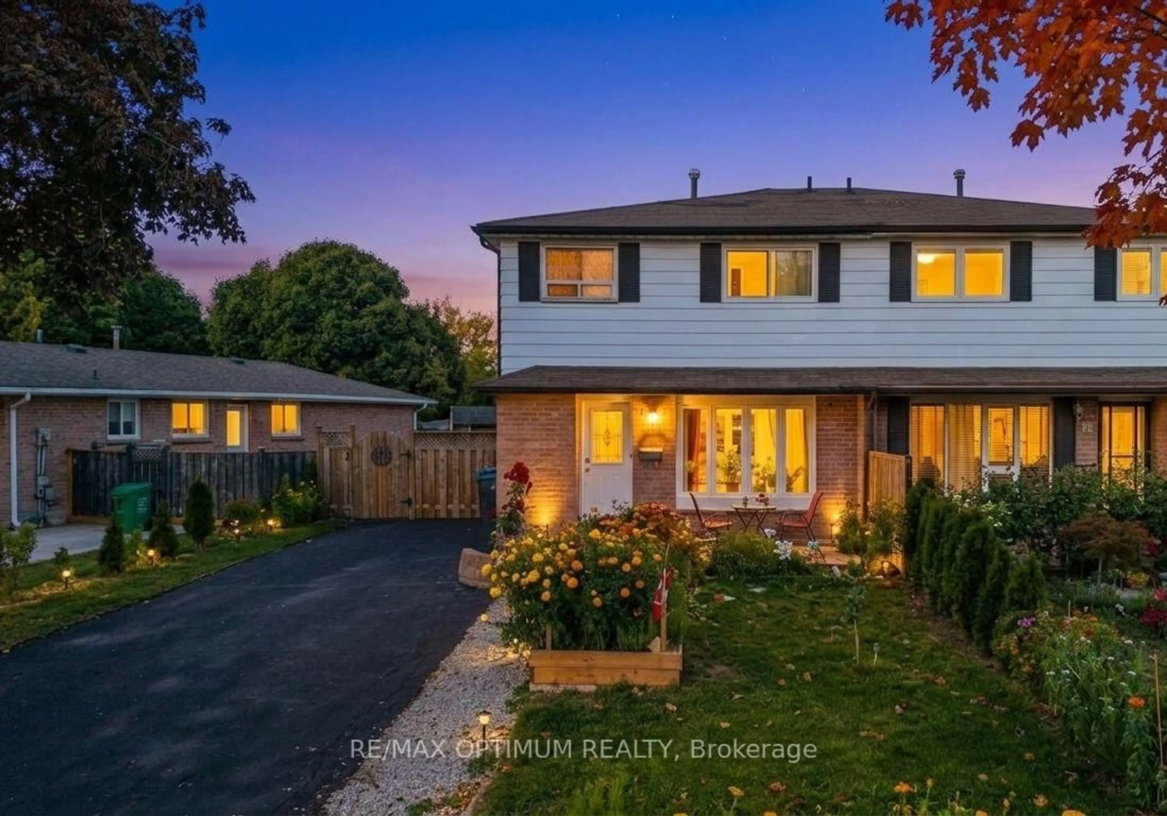 A pic from outside/outdoor area/front of a property/back of a property/a pic from drone, street for 21 Juniper Cres, Brampton Ontario L6S 1J9