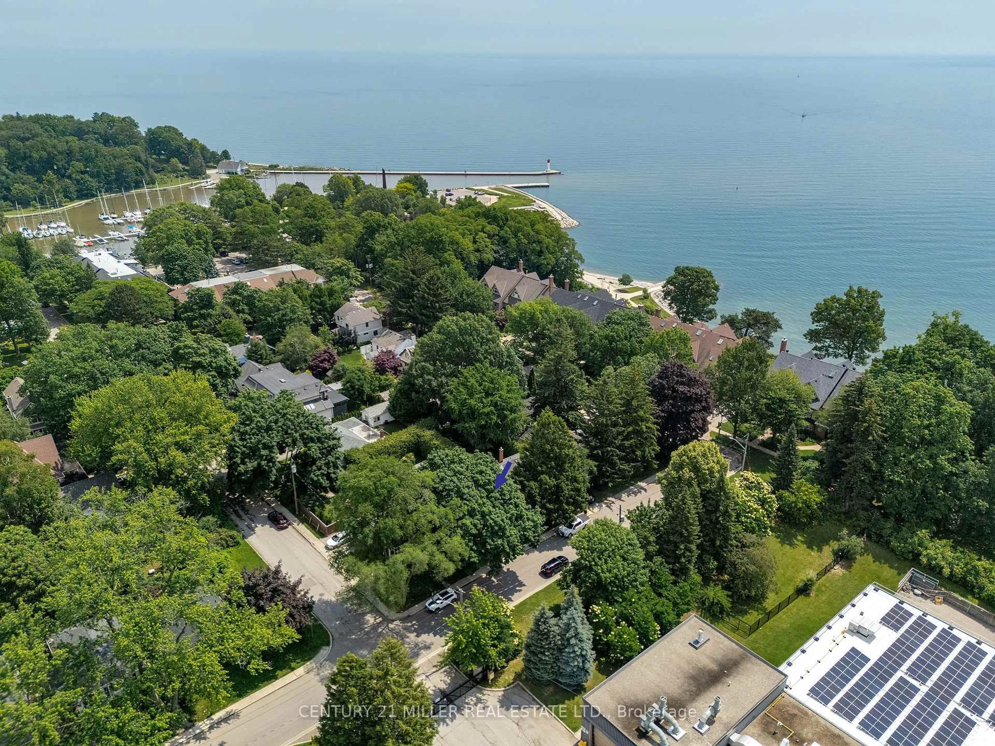 A pic from outside/outdoor area/front of a property/back of a property/a pic from drone, water/lake/river/ocean view for 27 Wilson St, Oakville Ontario L6K 3G2