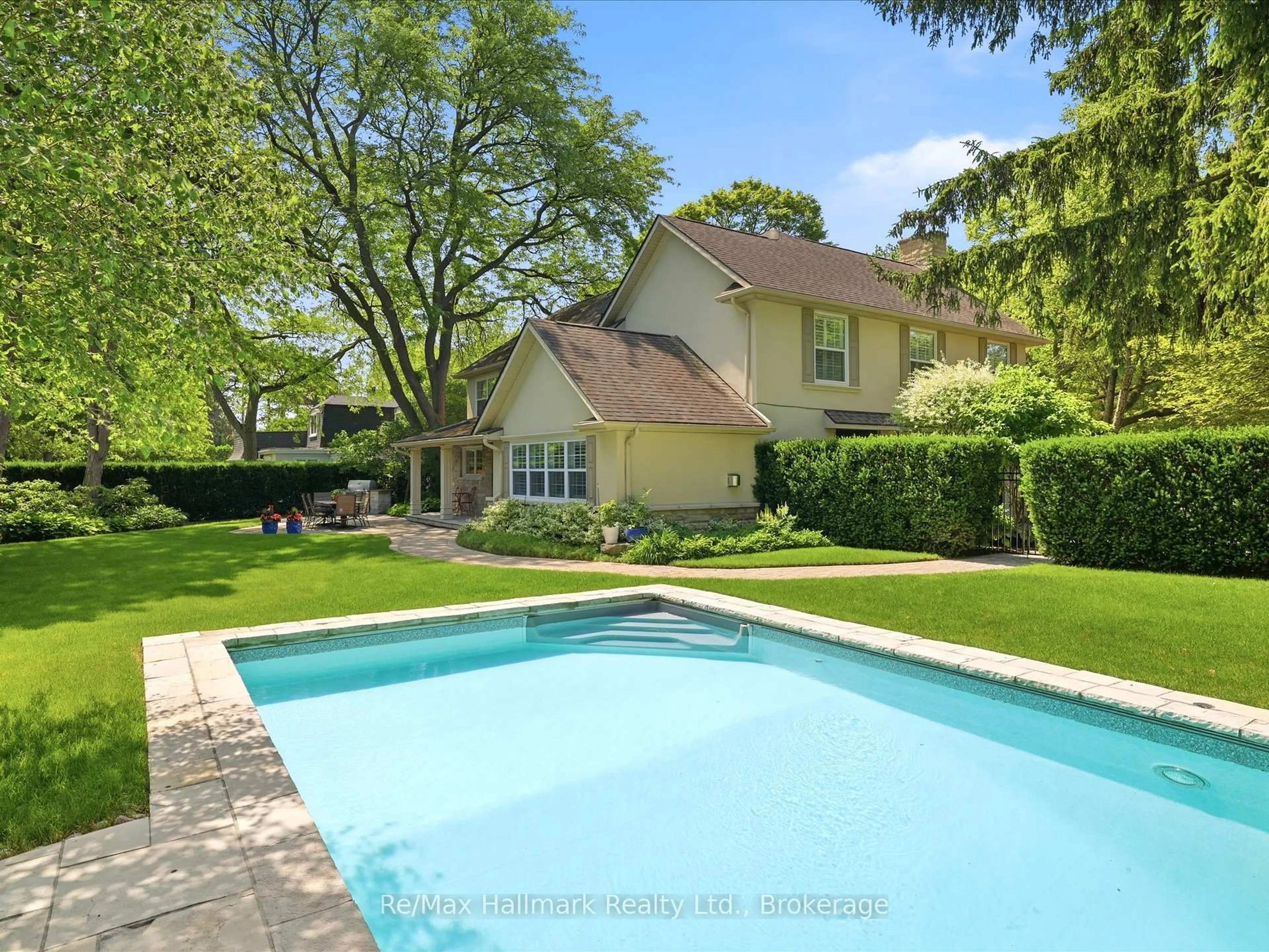 Pool for 153 Cairncroft Rd, Oakville Ontario L6J 4L8