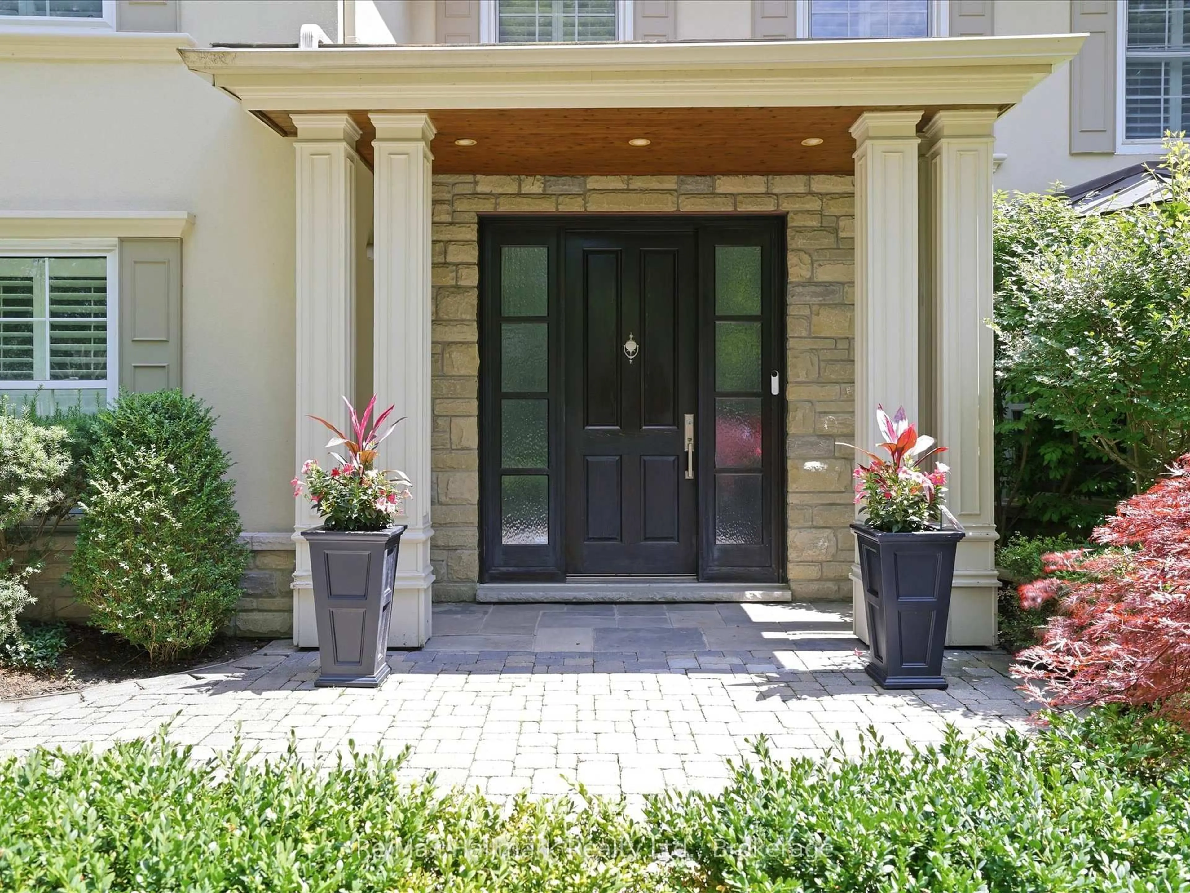 Indoor entryway for 153 Cairncroft Rd, Oakville Ontario L6J 4L8