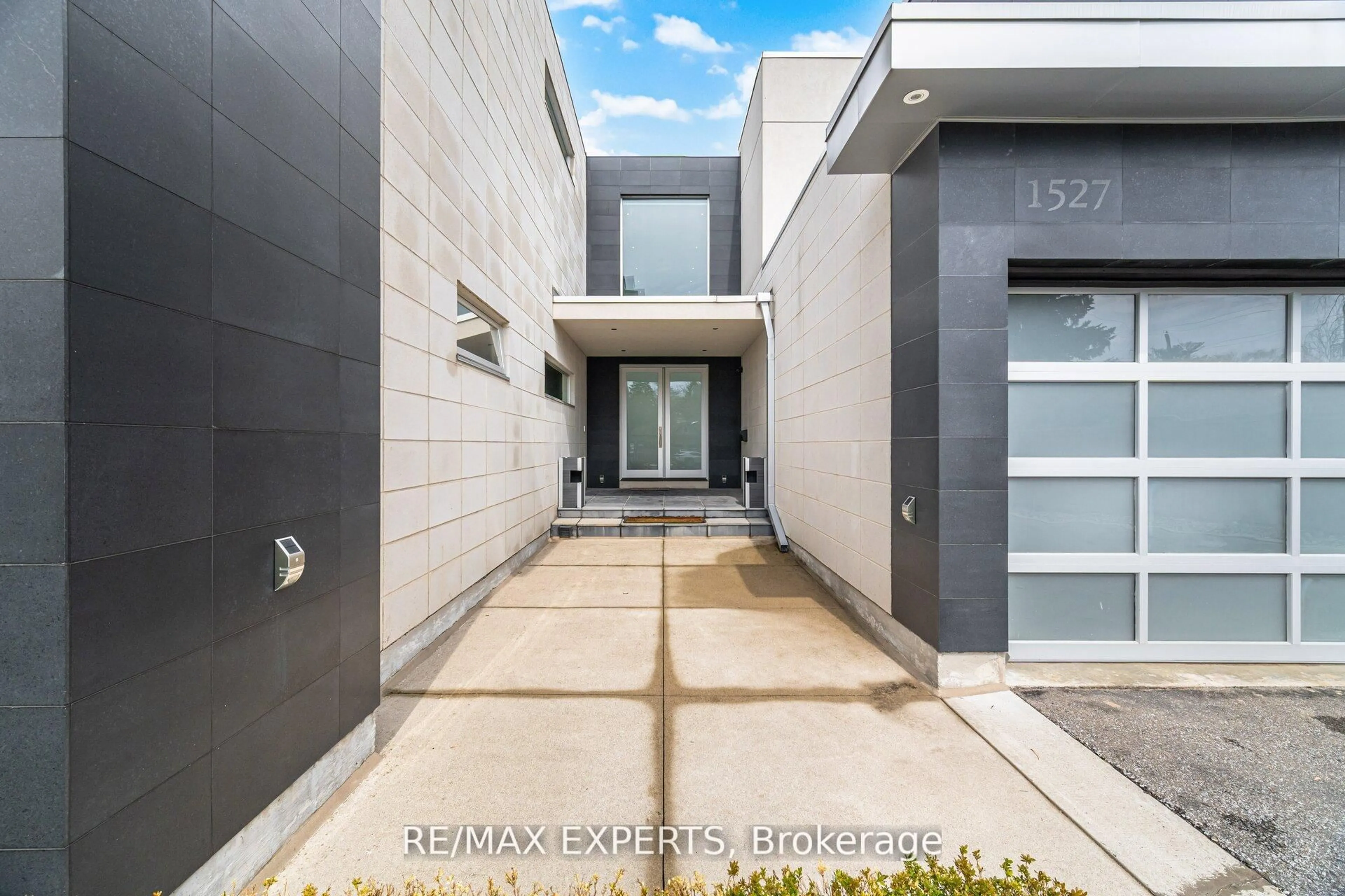 Unknown for 1527 Glenhill Cres, Mississauga Ontario L5H 3C4