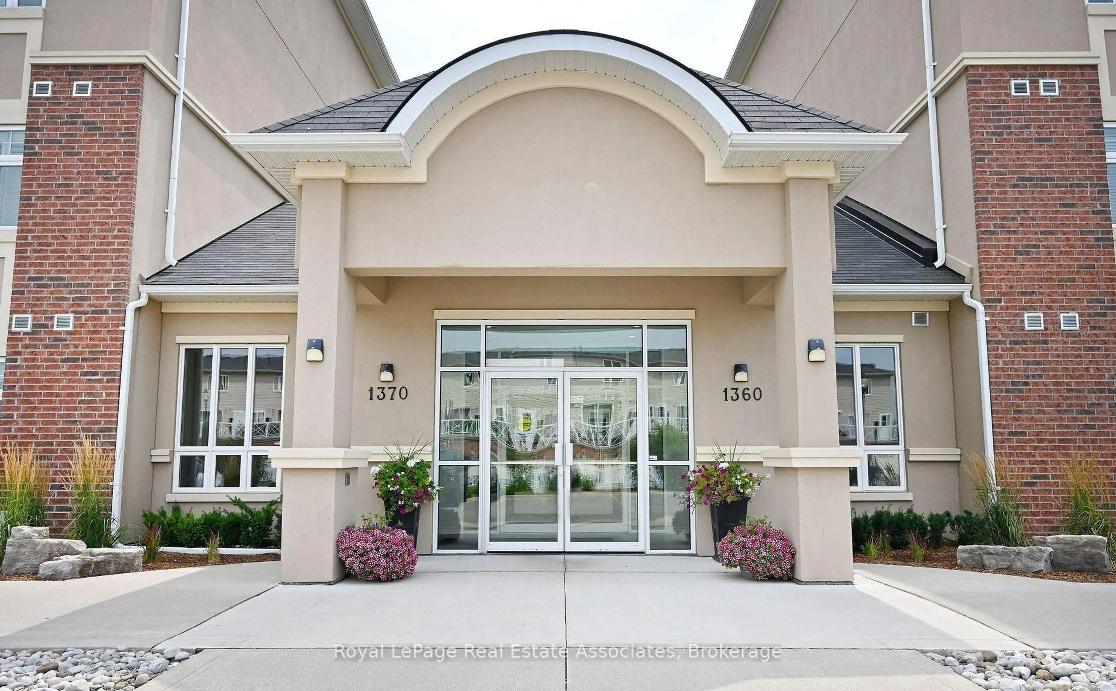 Indoor foyer for 1370 Costigan Rd #209, Milton Ontario L9T 8X7