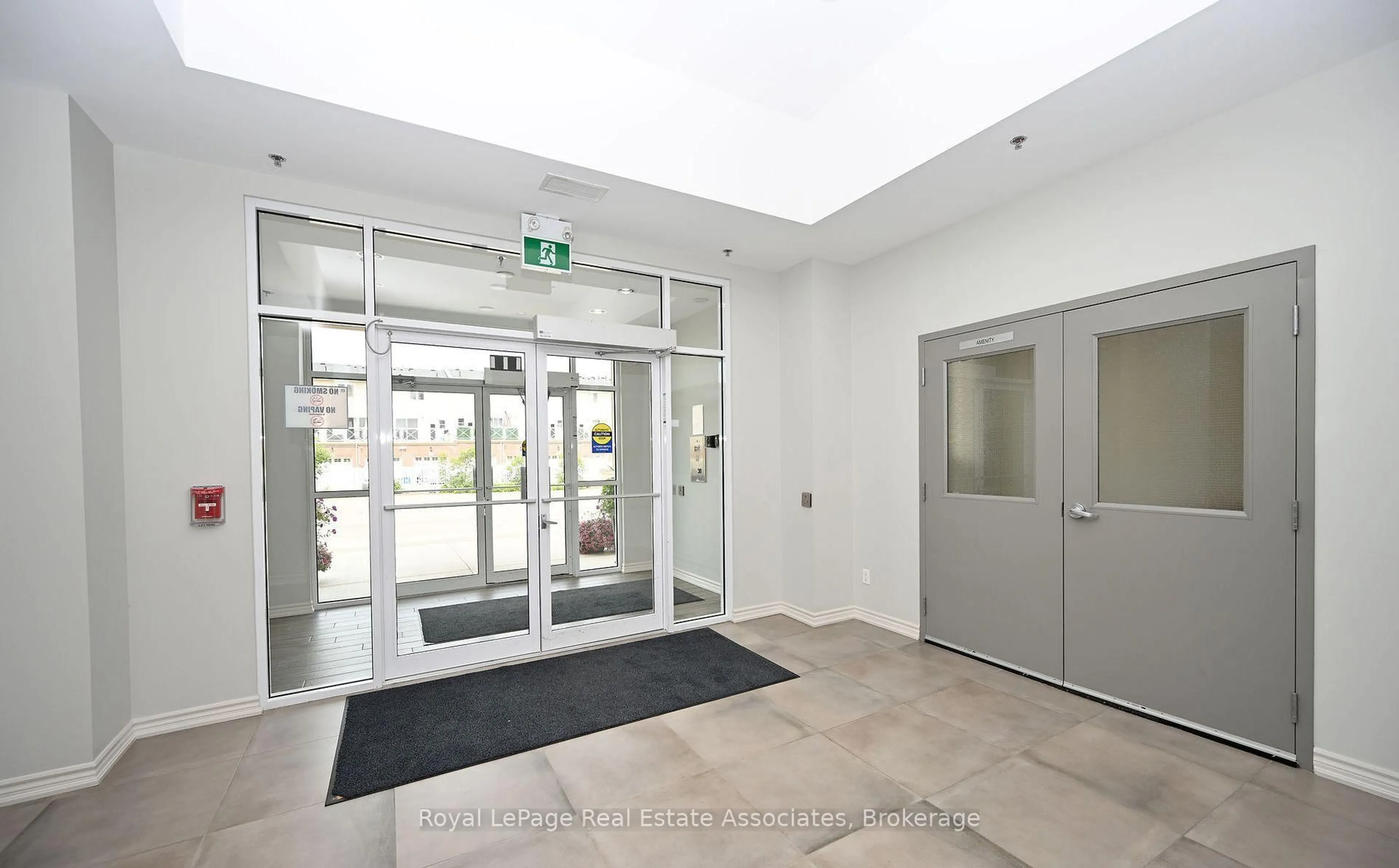 Indoor foyer for 1370 Costigan Rd #209, Milton Ontario L9T 8X7