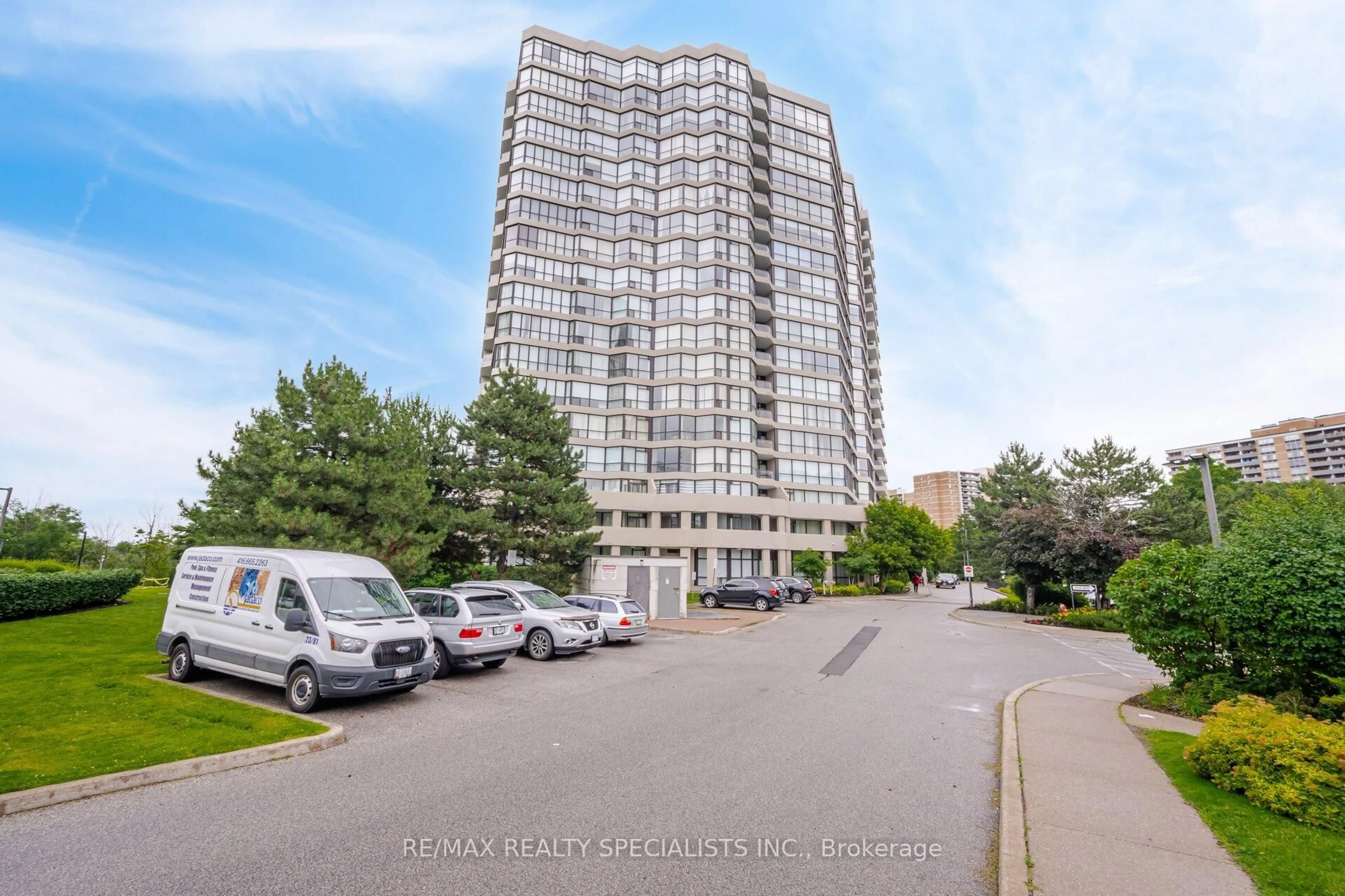 A pic from outside/outdoor area/front of a property/back of a property/a pic from drone, unknown for 5 Rowntree Rd #805, Toronto Ontario M9V 5G9