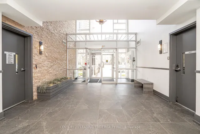 570 Lolita Gdns #421, Mississauga 5