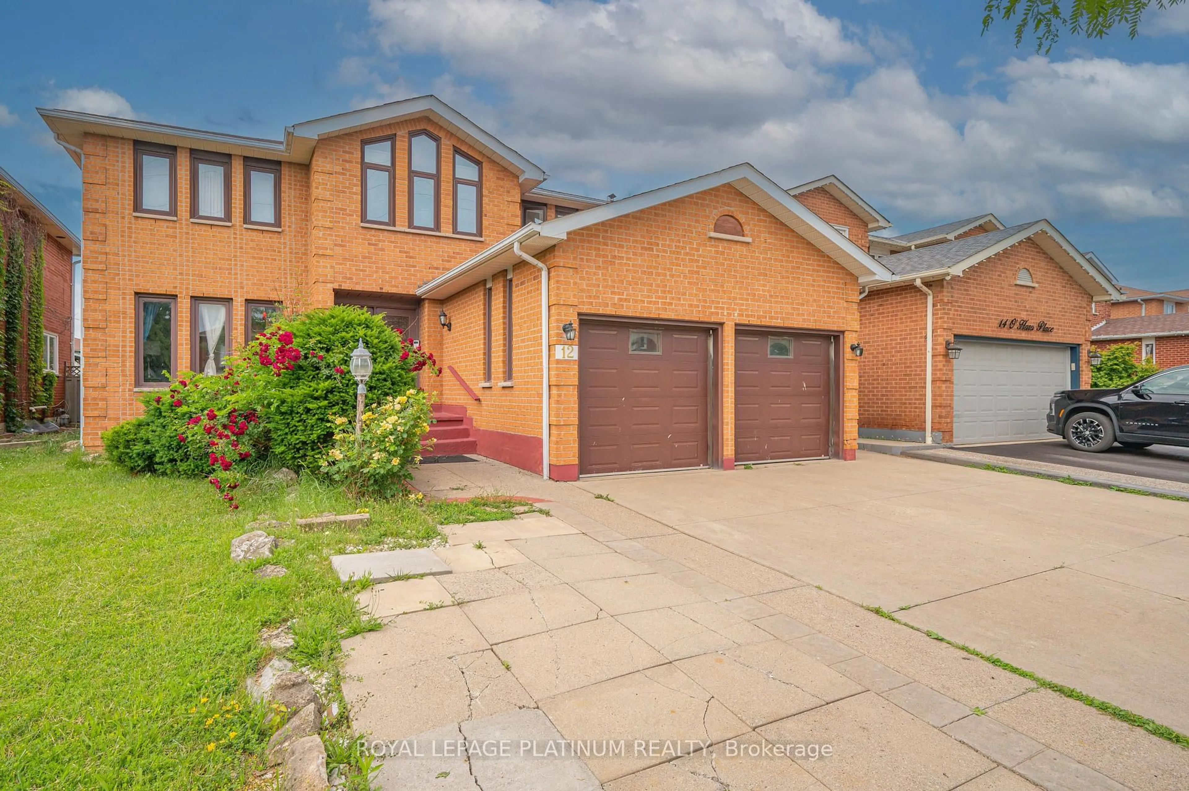 A pic from outside/outdoor area/front of a property/back of a property/a pic from drone, street for 12 O'hara Pl, Brampton Ontario L6Y 3R9