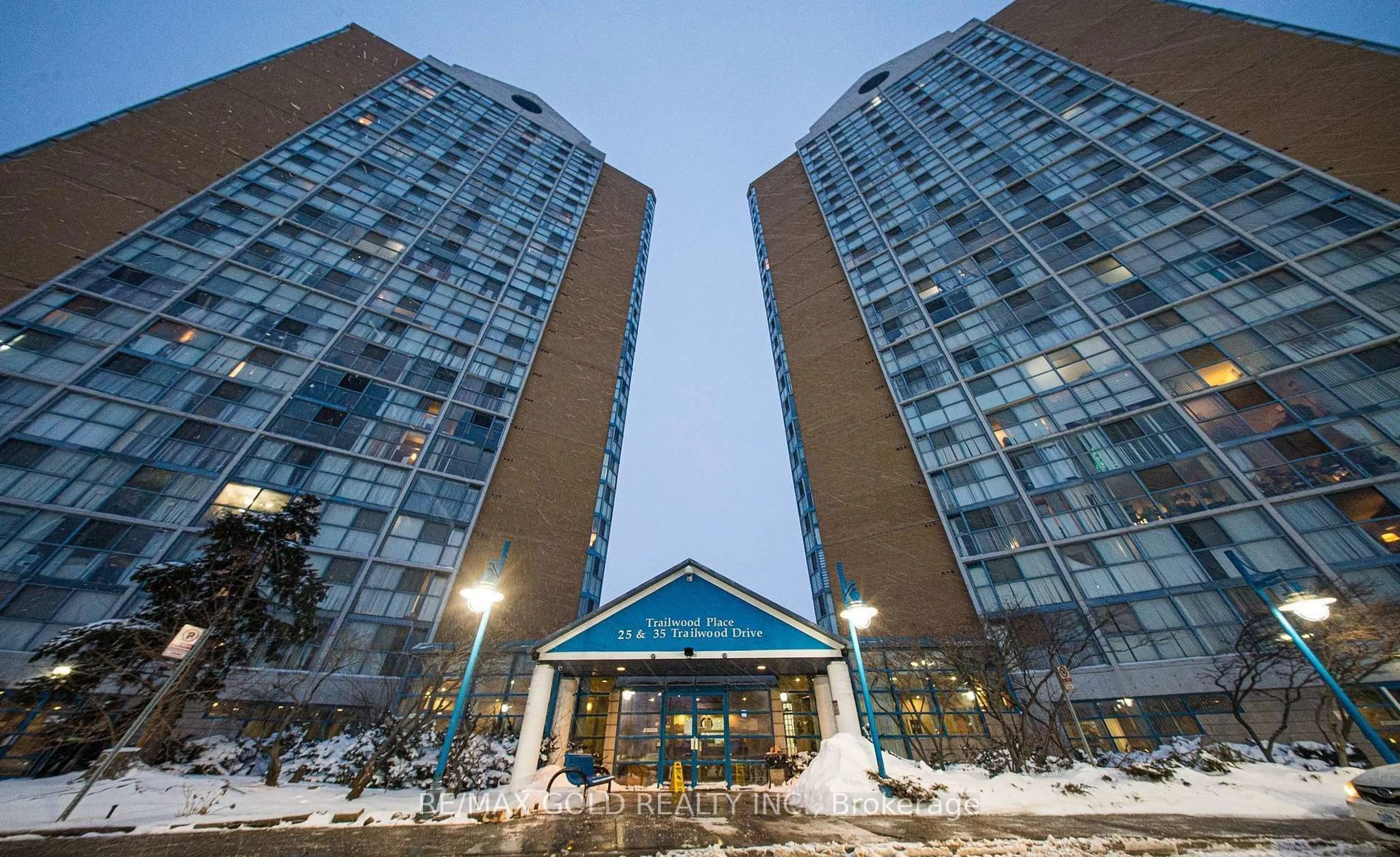 Indoor foyer for 35 Trailwood Dr #1112, Mississauga Ontario L4Z 3L6