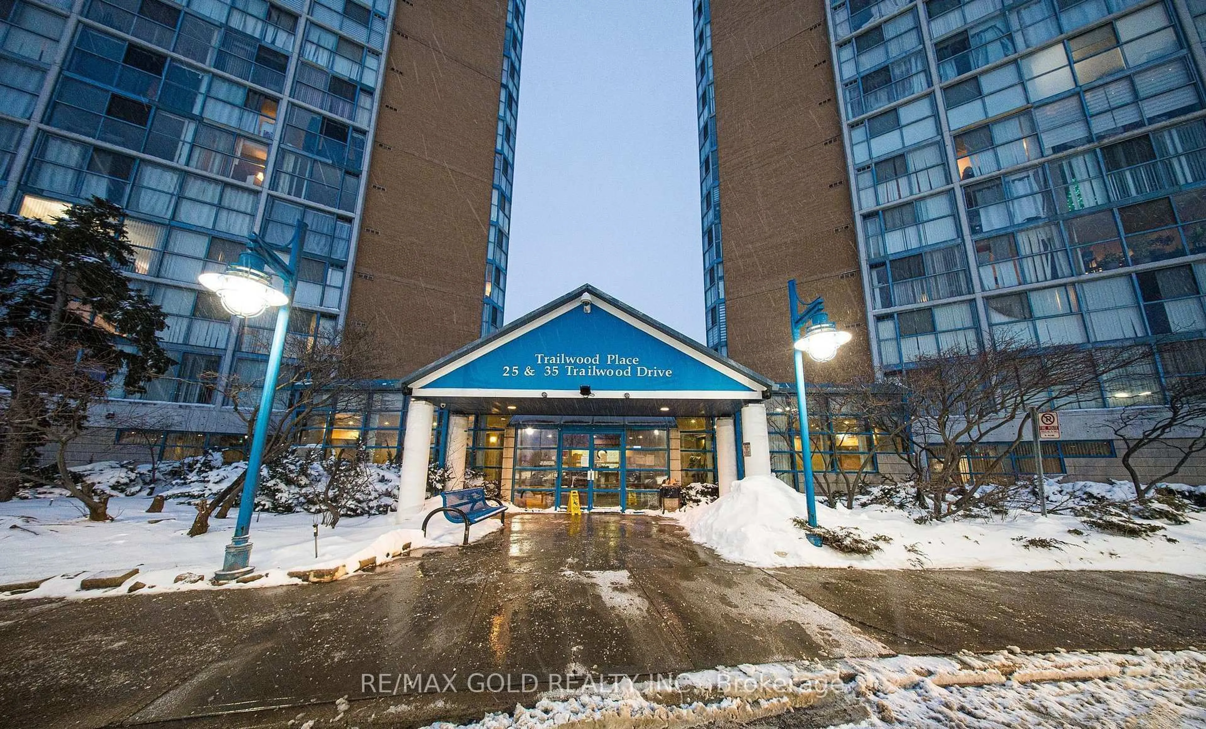 Indoor foyer for 35 Trailwood Dr #1112, Mississauga Ontario L4Z 3L6