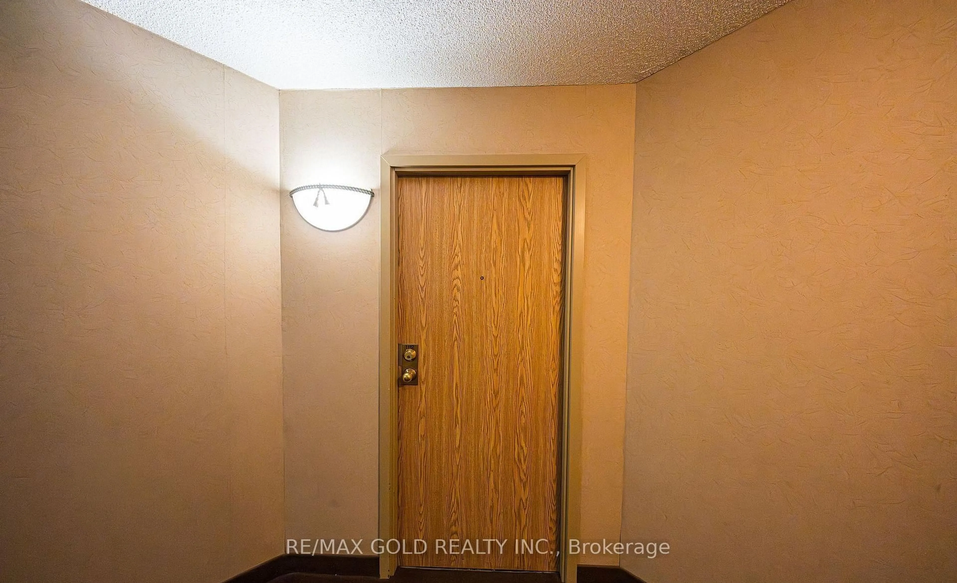 Indoor entryway for 35 Trailwood Dr #1112, Mississauga Ontario L4Z 3L6