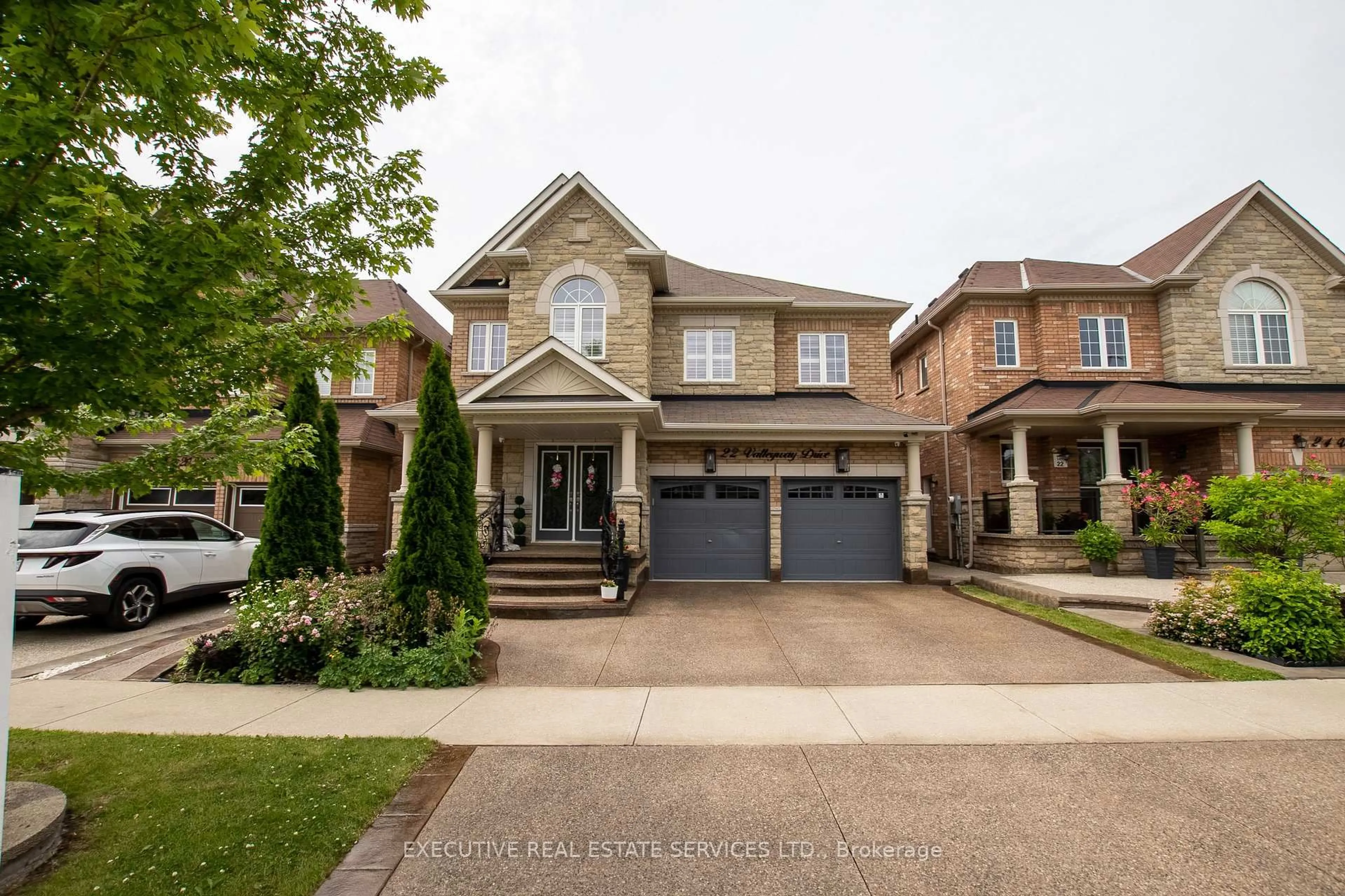 Home with brick exterior material, street for 22 Valleyway Dr, Brampton Ontario L6X 5G3