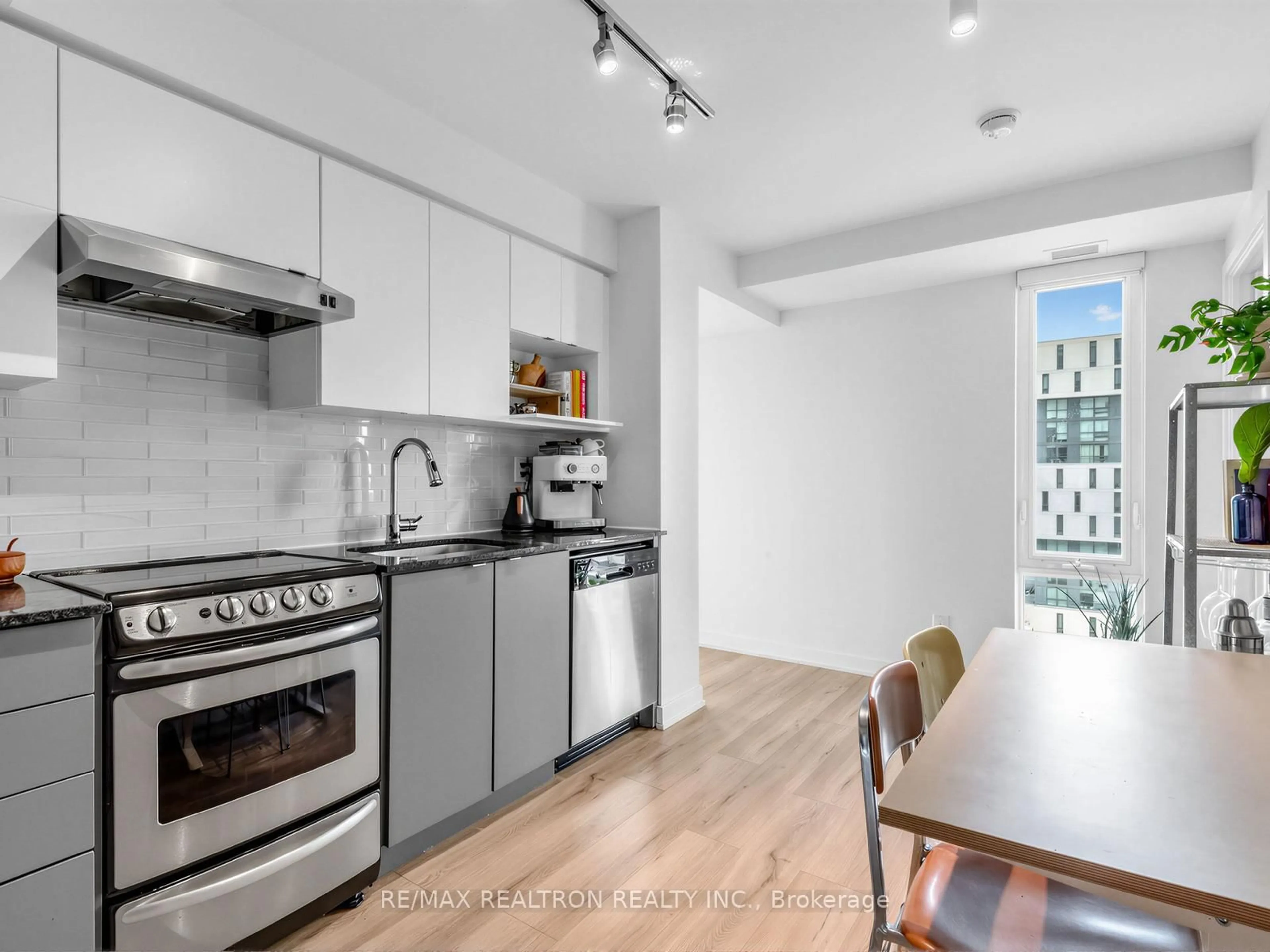 Unknown for 160 Flemington Rd #1005, Toronto Ontario M6A 0A9