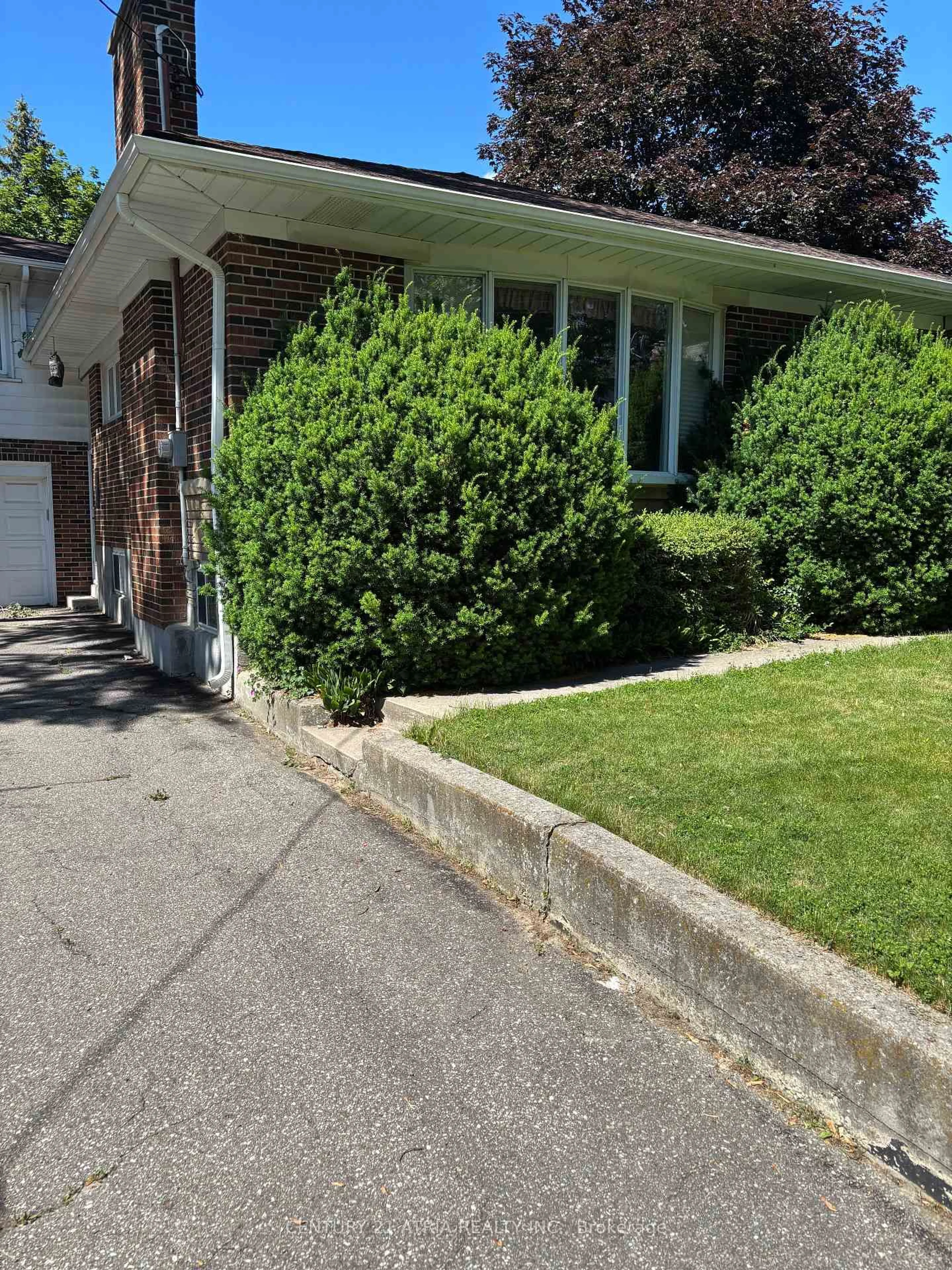 Home with vinyl exterior material, street for 4 Winesap Pl, Toronto Ontario M9A 1M4