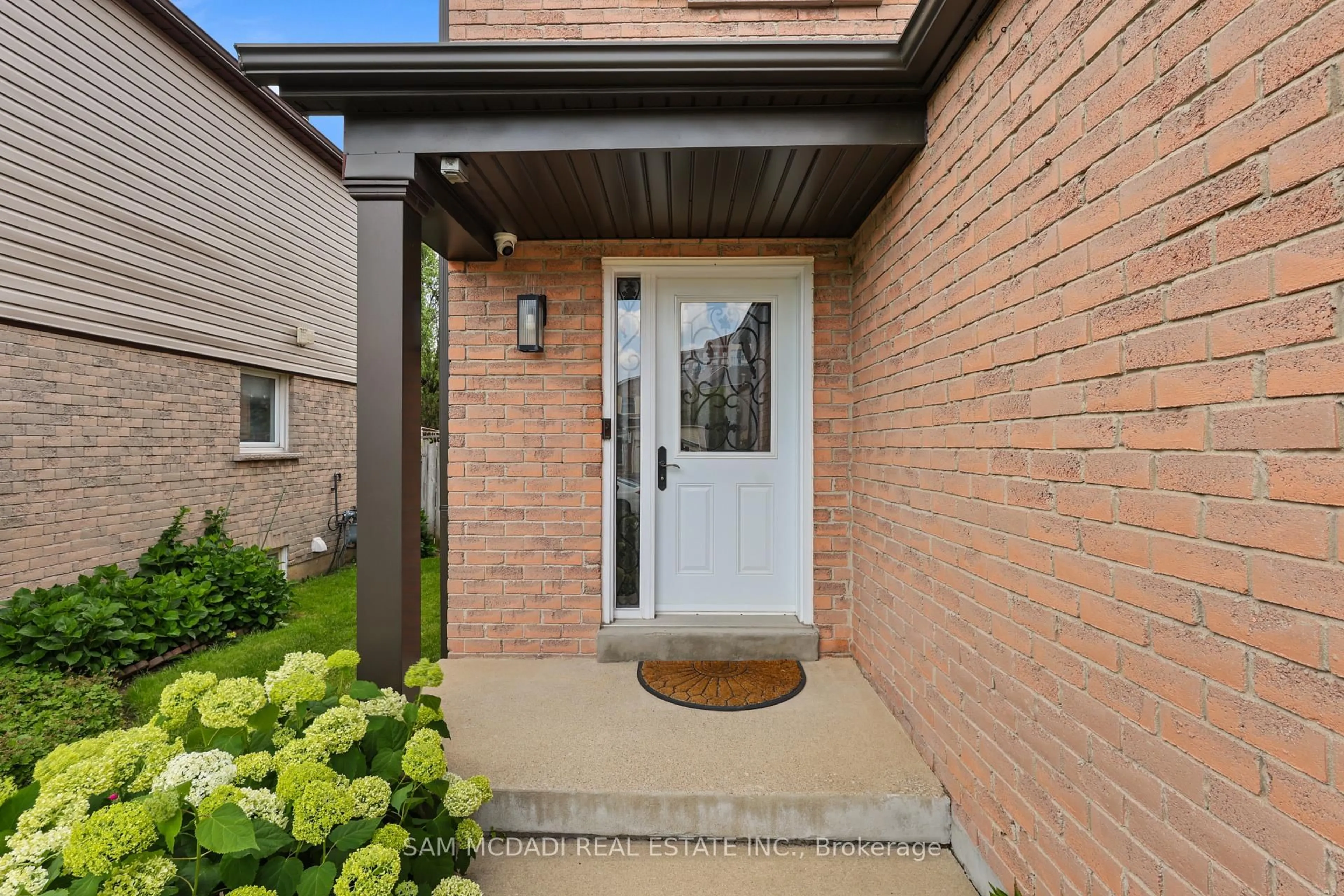 Unknown for 1541 Cuthbert Ave, Mississauga Ontario L5M 3R6