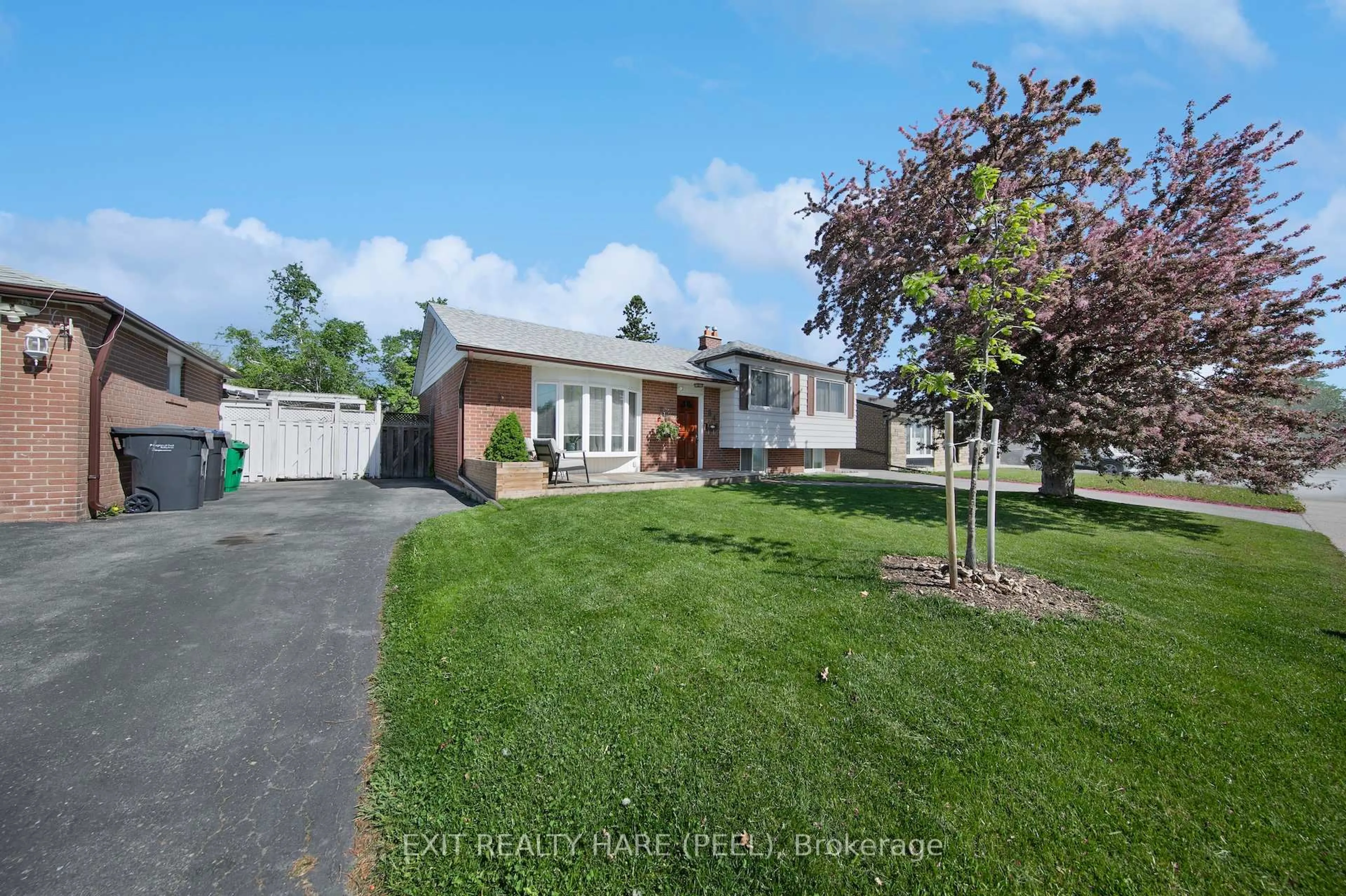 A pic from outside/outdoor area/front of a property/back of a property/a pic from drone, street for 84 Addington Cres, Brampton Ontario L6T 2R3