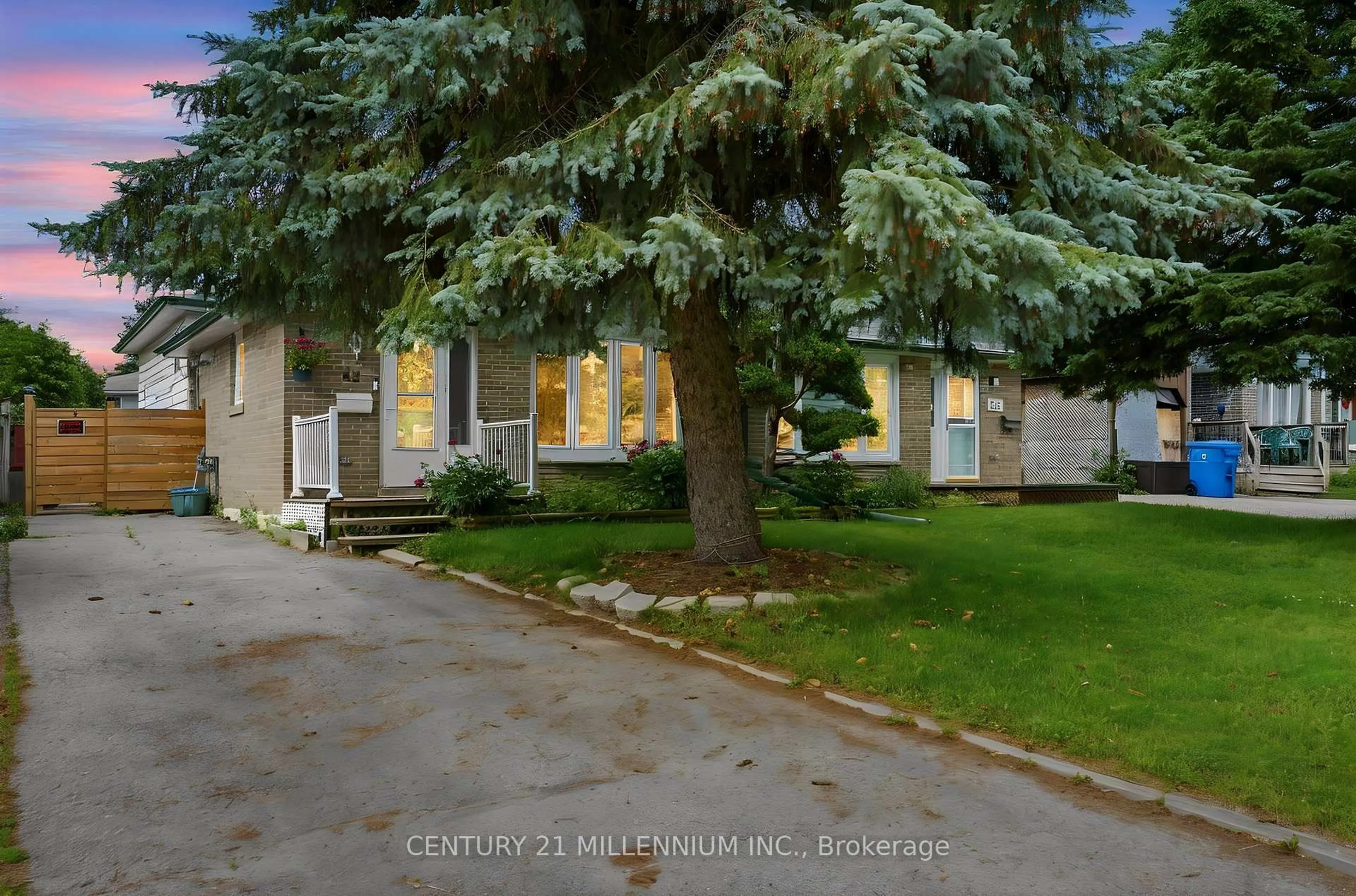 A pic from outside/outdoor area/front of a property/back of a property/a pic from drone, street for 52 Carlton Dr, Orangeville Ontario L9W 2X9