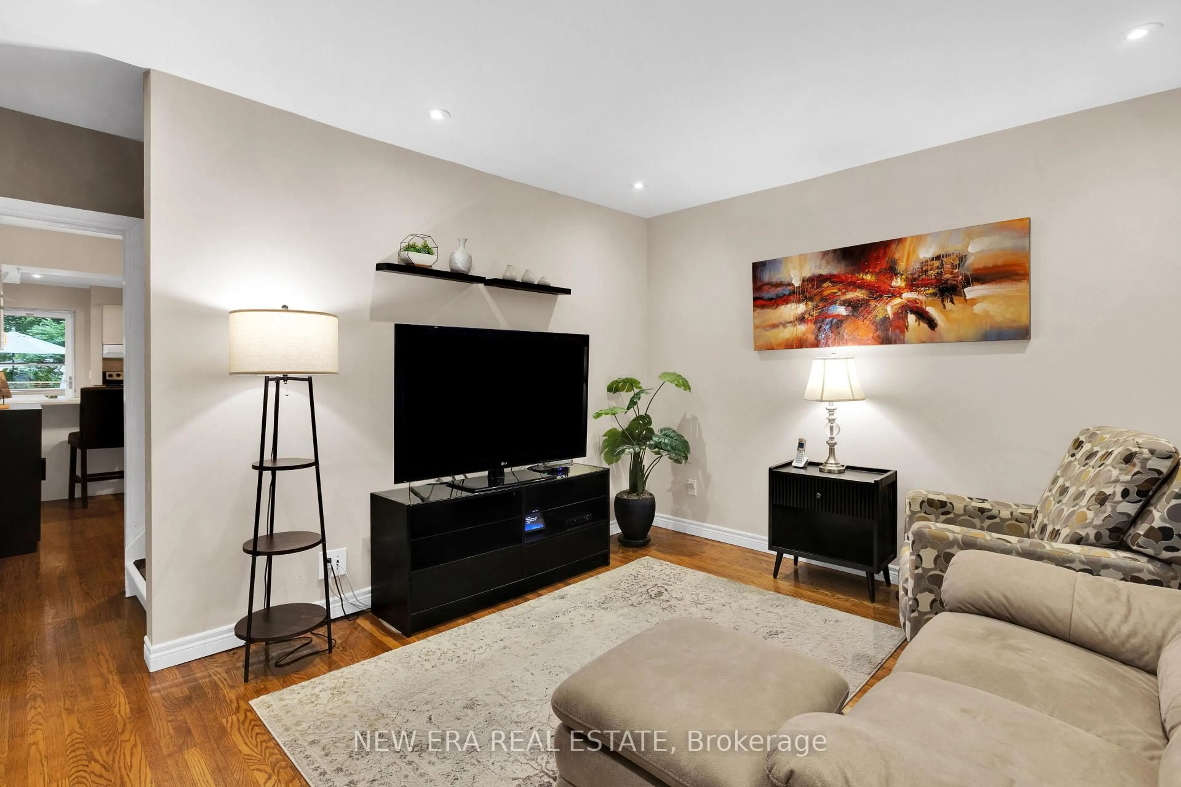 Home theater for 8 Page Ave, Toronto Ontario M6S 2P5