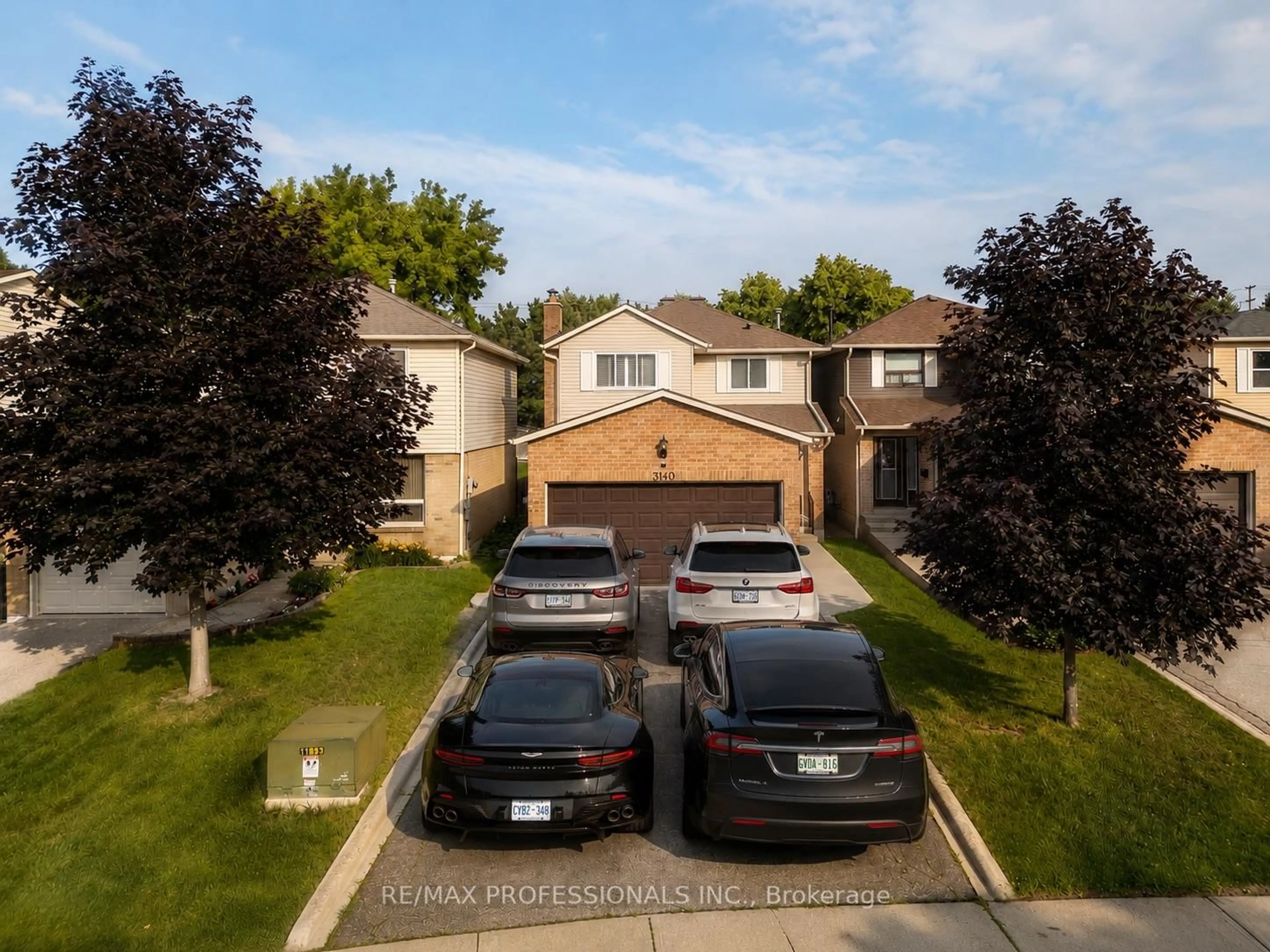 A pic from outside/outdoor area/front of a property/back of a property/a pic from drone, street for 3140 Anderson Cres, Mississauga Ontario L5N 2Y5