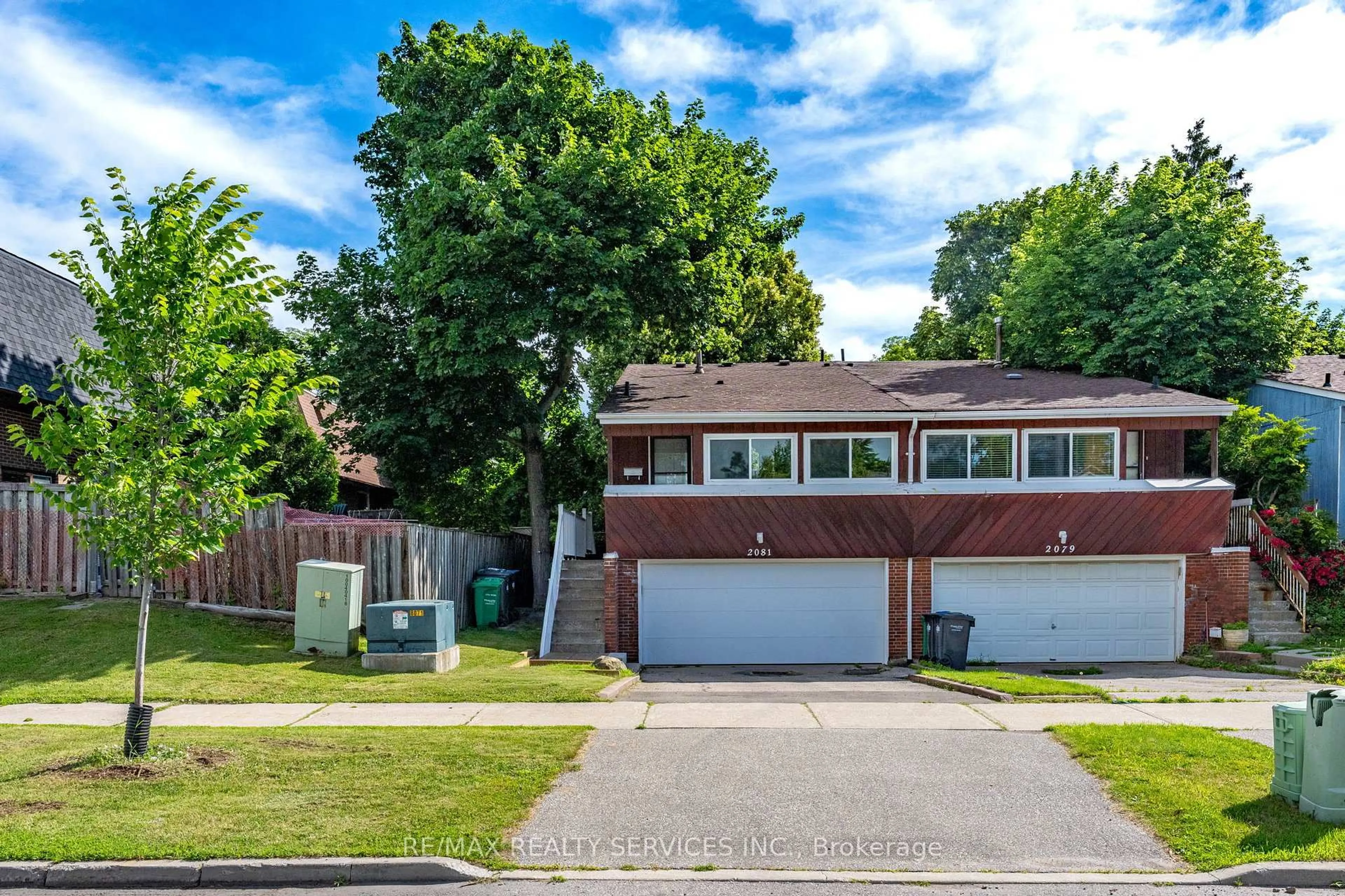 A pic from outside/outdoor area/front of a property/back of a property/a pic from drone, street for 2081 South Millway, Mississauga Ontario L5L 1R4