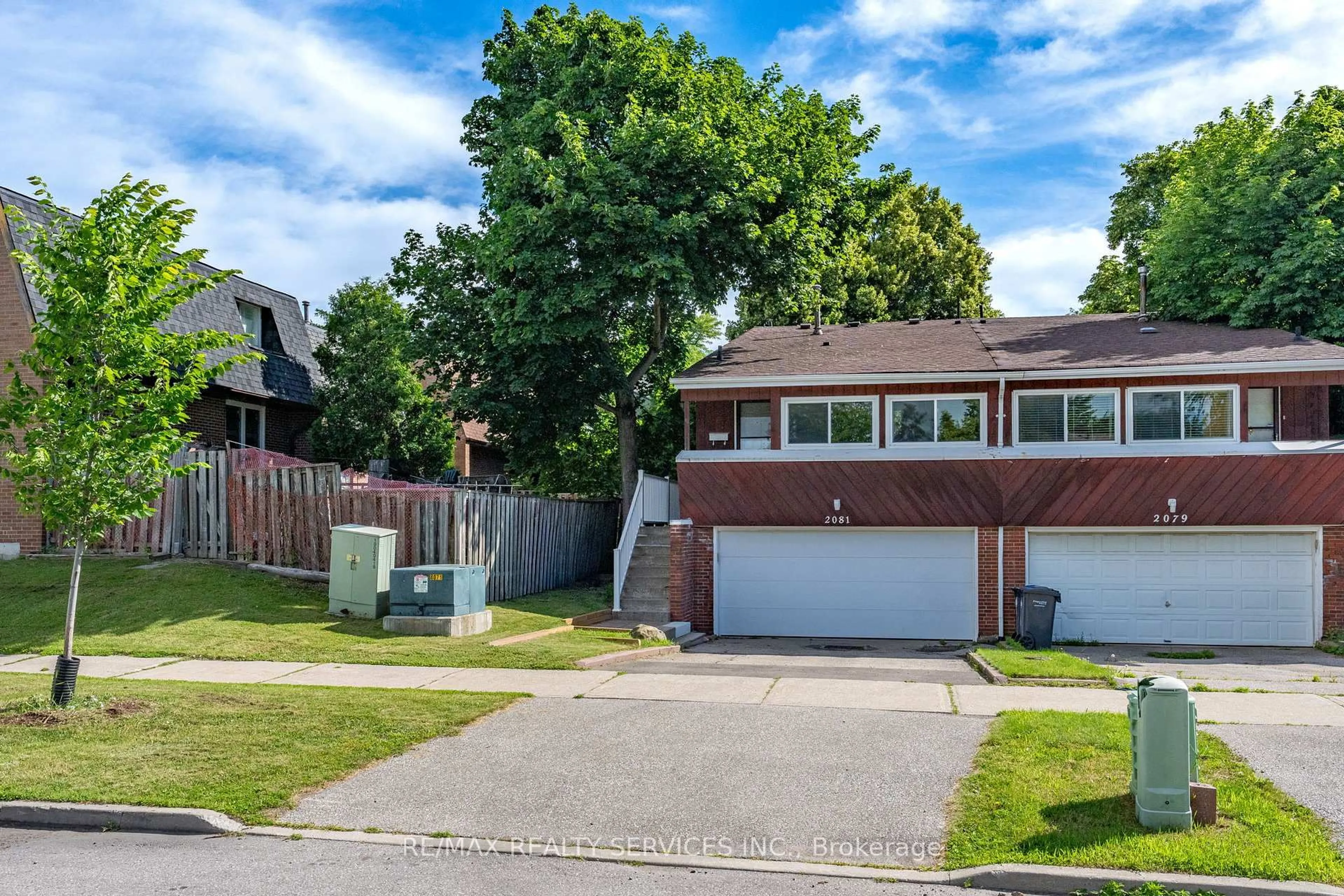 A pic from outside/outdoor area/front of a property/back of a property/a pic from drone, street for 2081 South Millway, Mississauga Ontario L5L 1R4