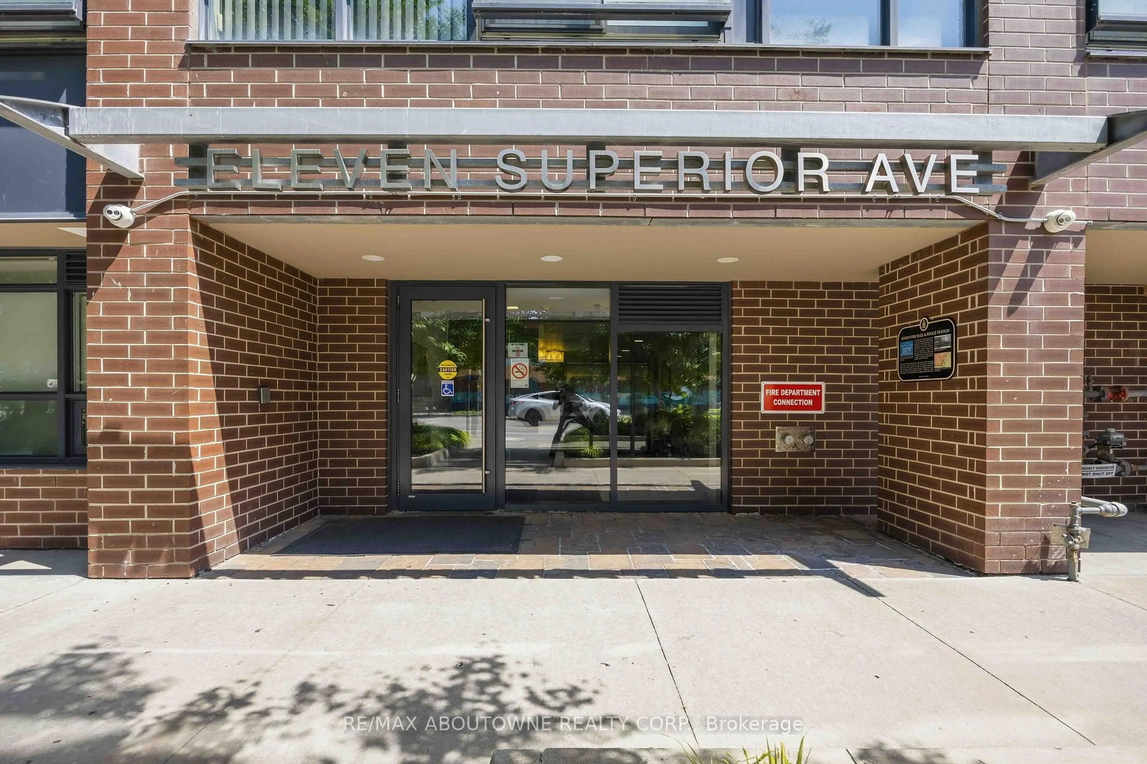 Indoor foyer for 11 Superior Ave #904, Toronto Ontario M8V 0A7