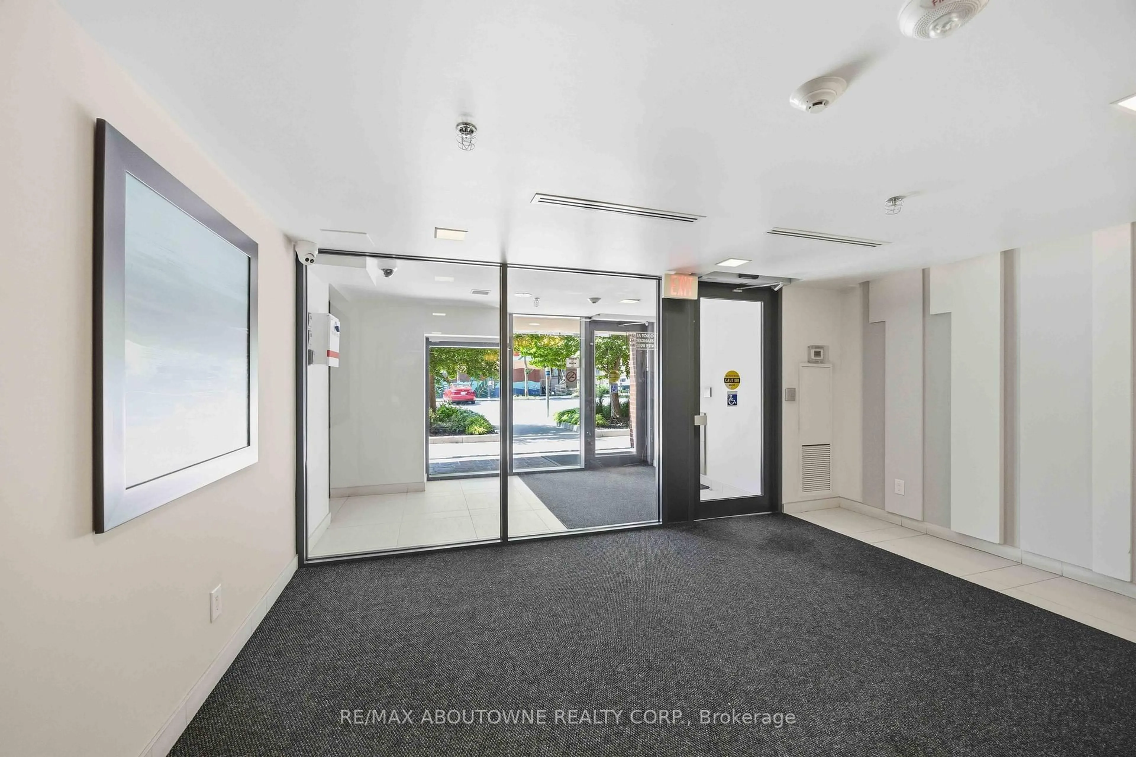 Indoor foyer for 11 Superior Ave #904, Toronto Ontario M8V 0A7