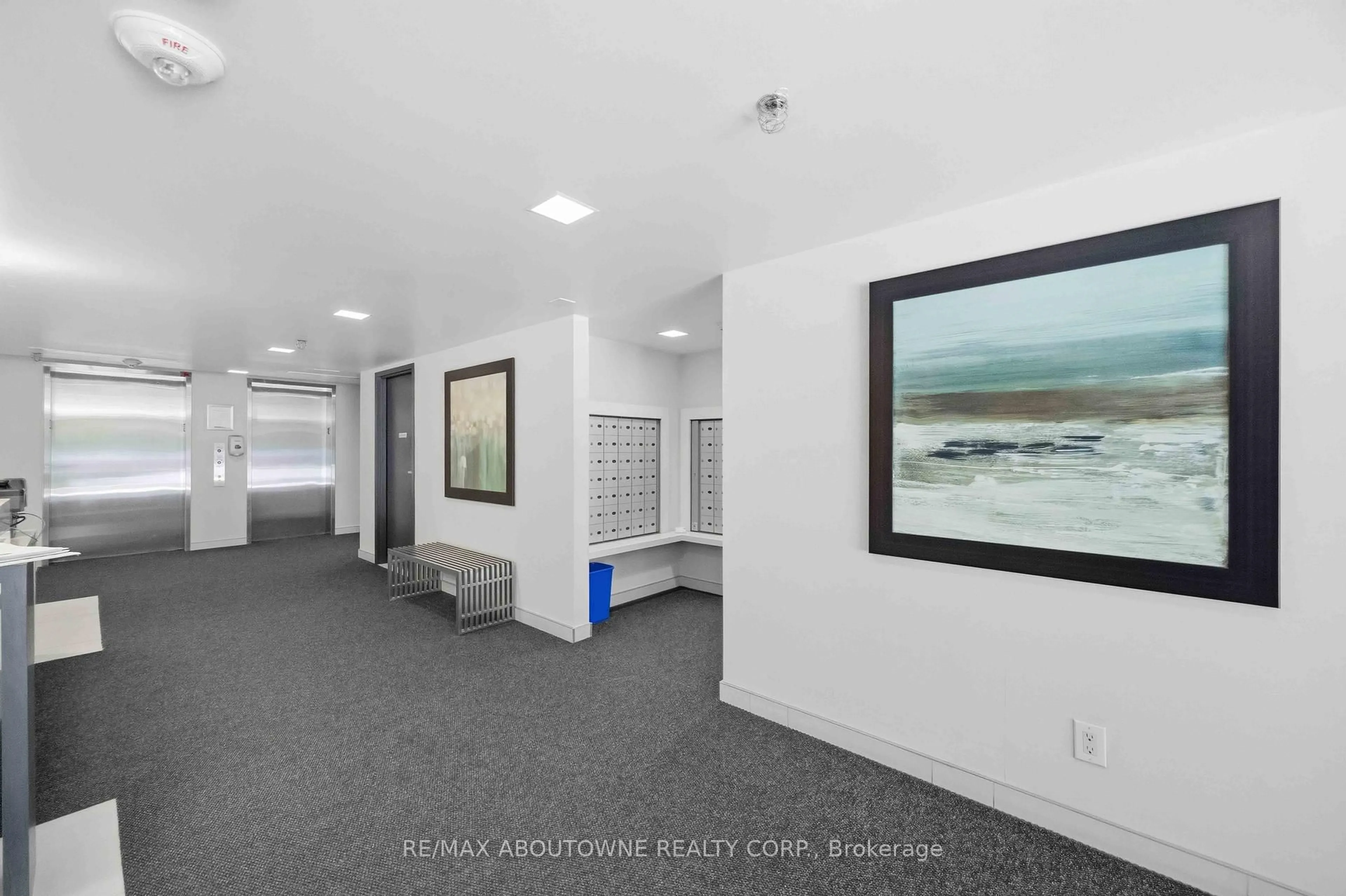 Indoor foyer for 11 Superior Ave #904, Toronto Ontario M8V 0A7