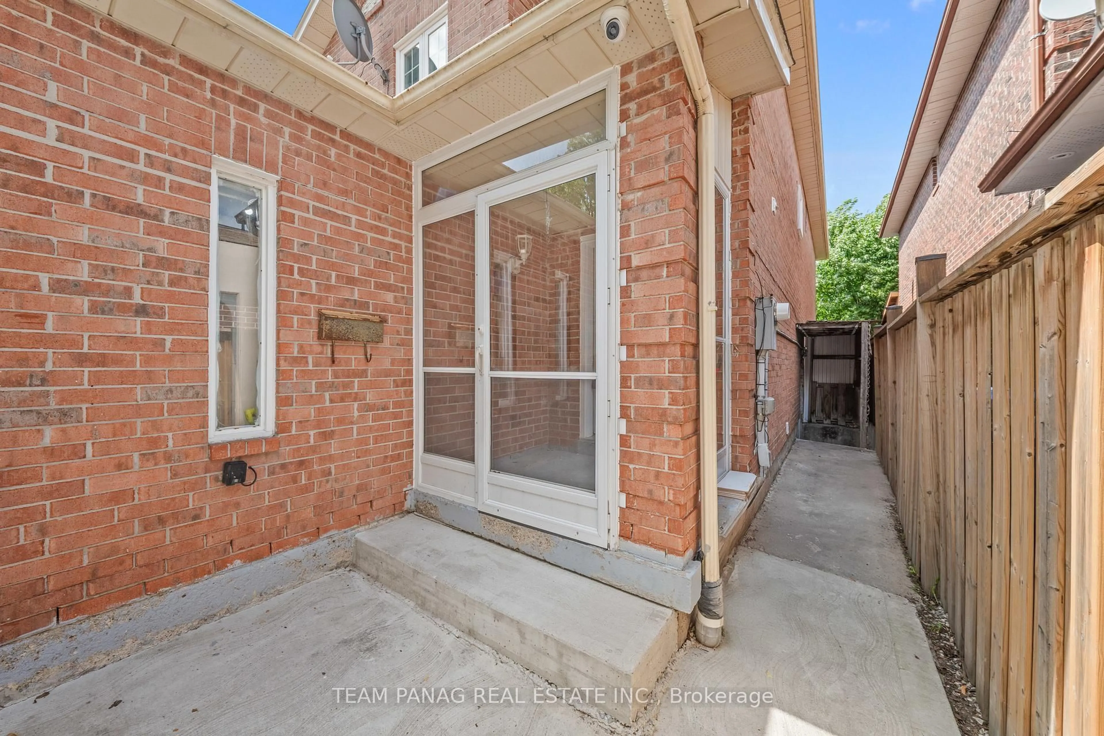 Unknown for 39 Colchester Ave, Brampton Ontario L6Z 3S7