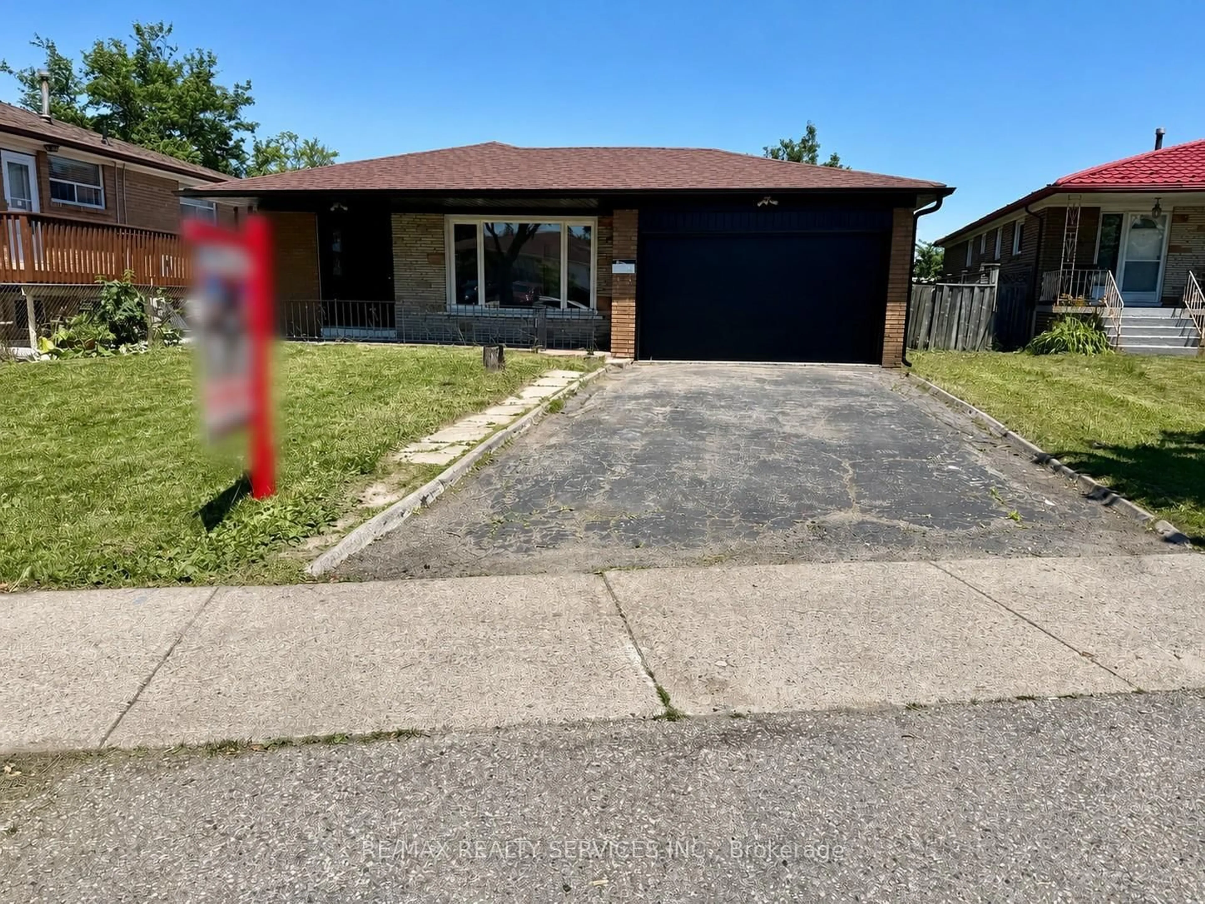 A pic from outside/outdoor area/front of a property/back of a property/a pic from drone, street for 7493 Netherwood Rd, Mississauga Ontario L4T 2N7