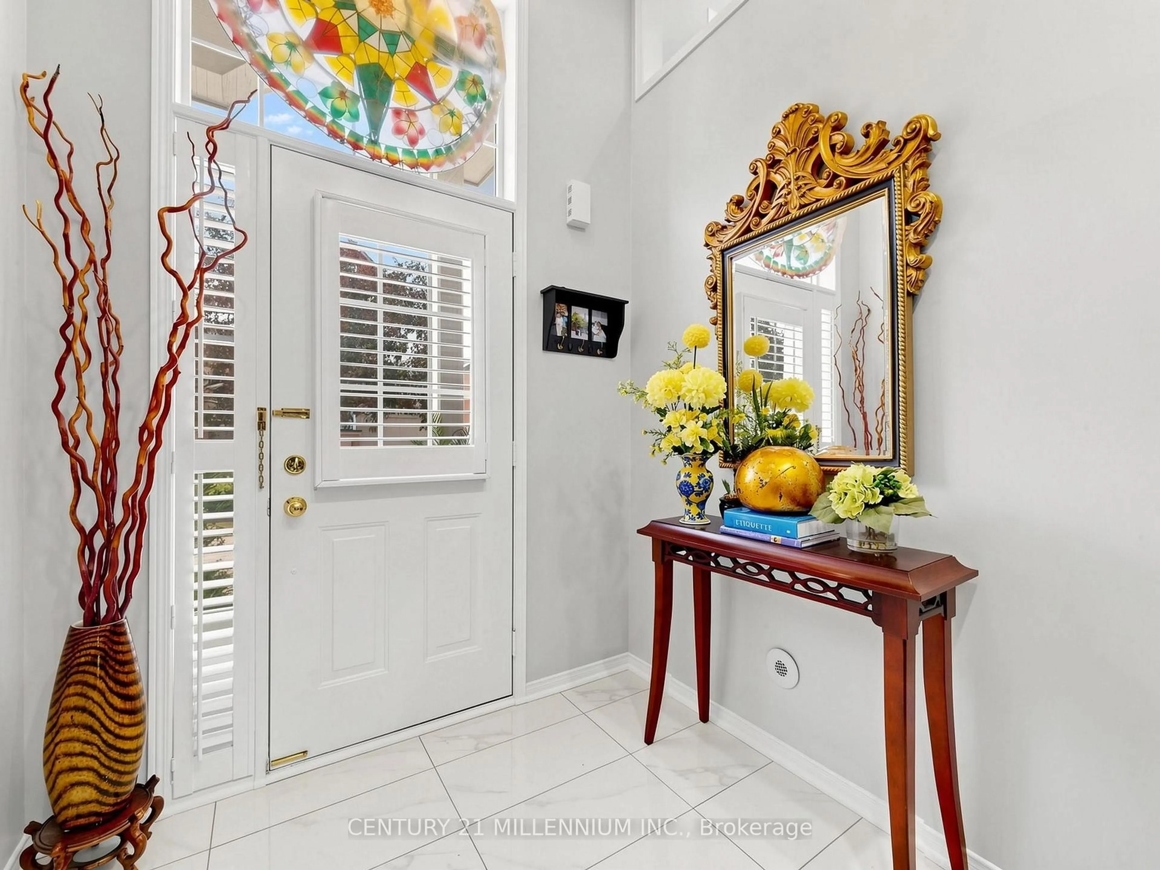 Indoor entryway for 601 Shoreline Dr #37, Mississauga Ontario L5B 4K7