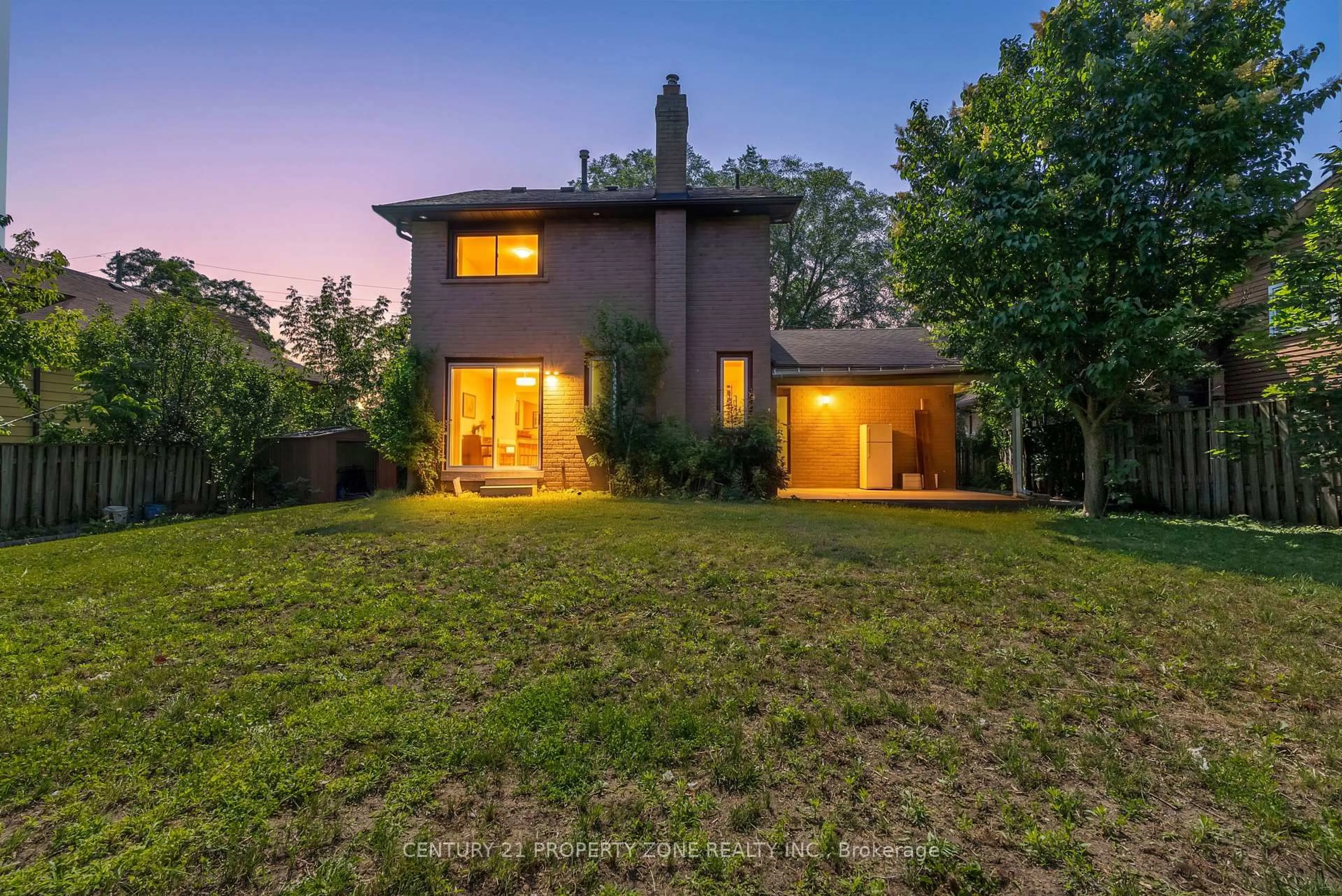 A pic from outside/outdoor area/front of a property/back of a property/a pic from drone, street for 32 Archibald St, Brampton Ontario L6X 1L9