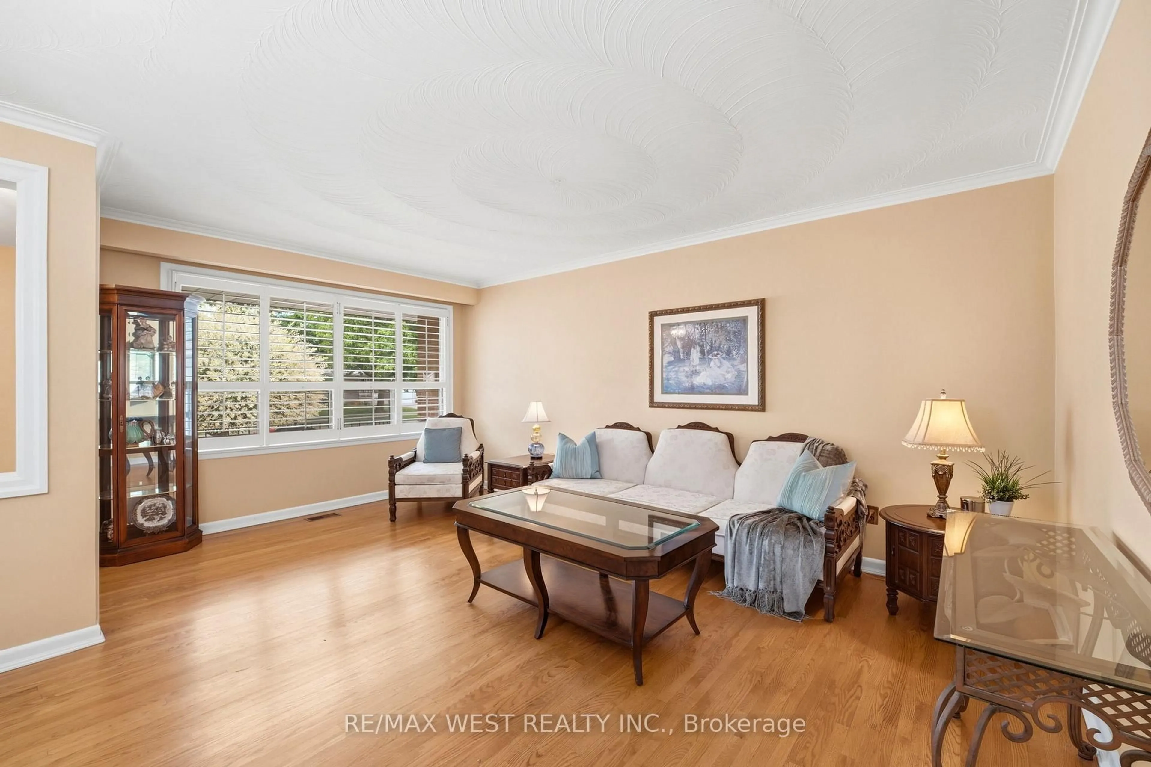 Living room with furniture, unknown for 2 Renault Cres, Toronto Ontario M9P 1J1