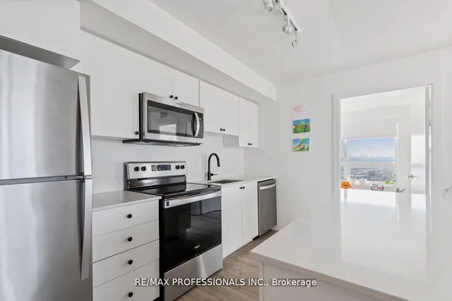 10 Wilby Cres #1603, Toronto 2
